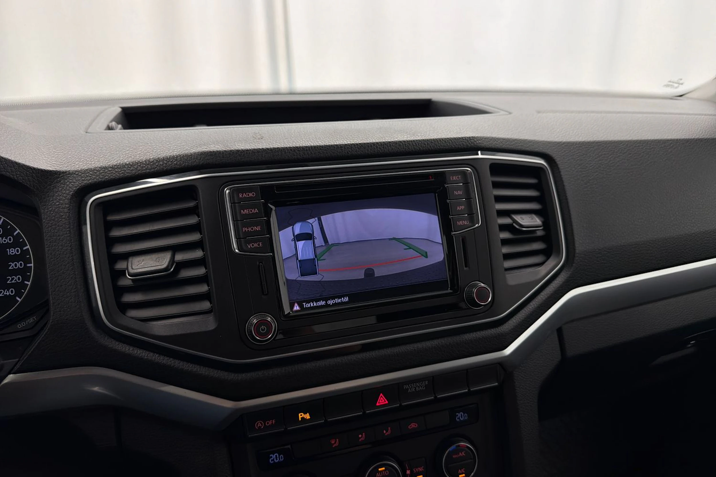 valkoinen Volkswagen Amarok 2020 kuva 21.
