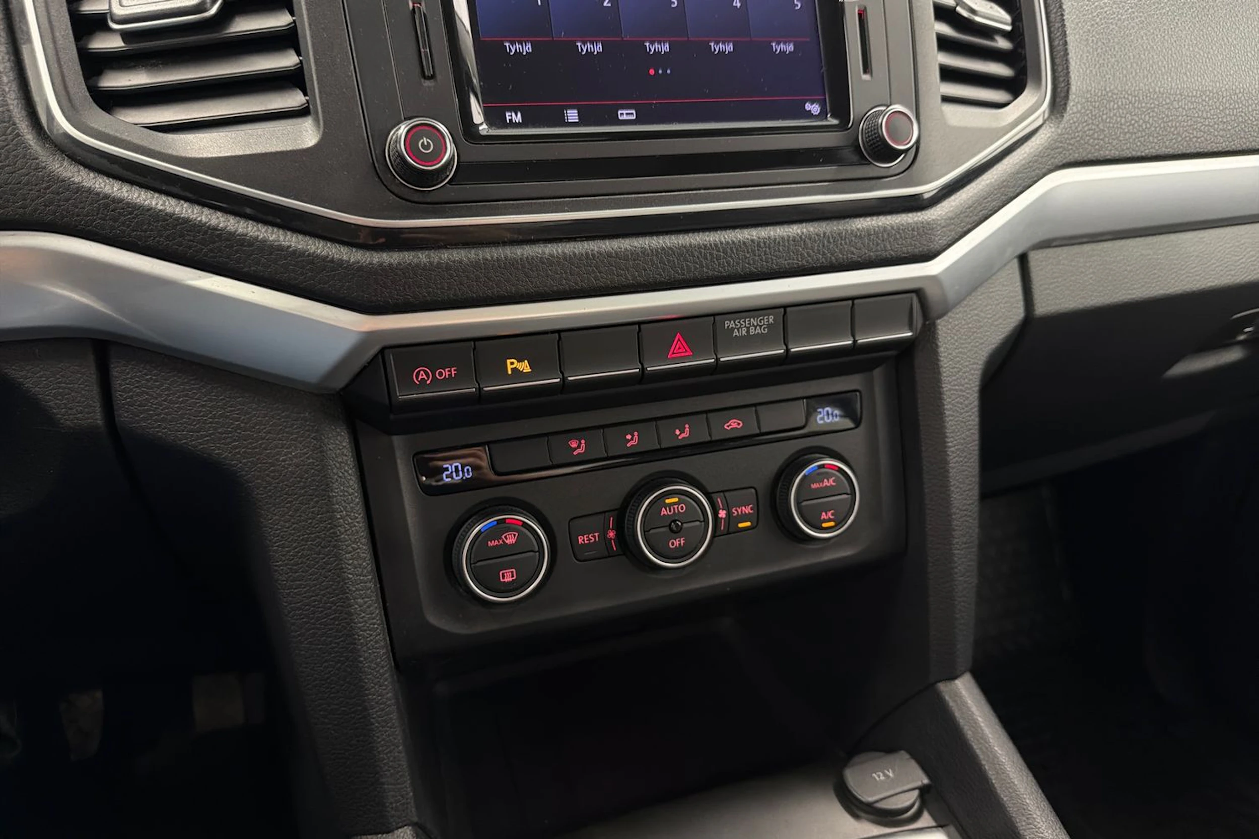 valkoinen Volkswagen Amarok 2020 kuva 22.