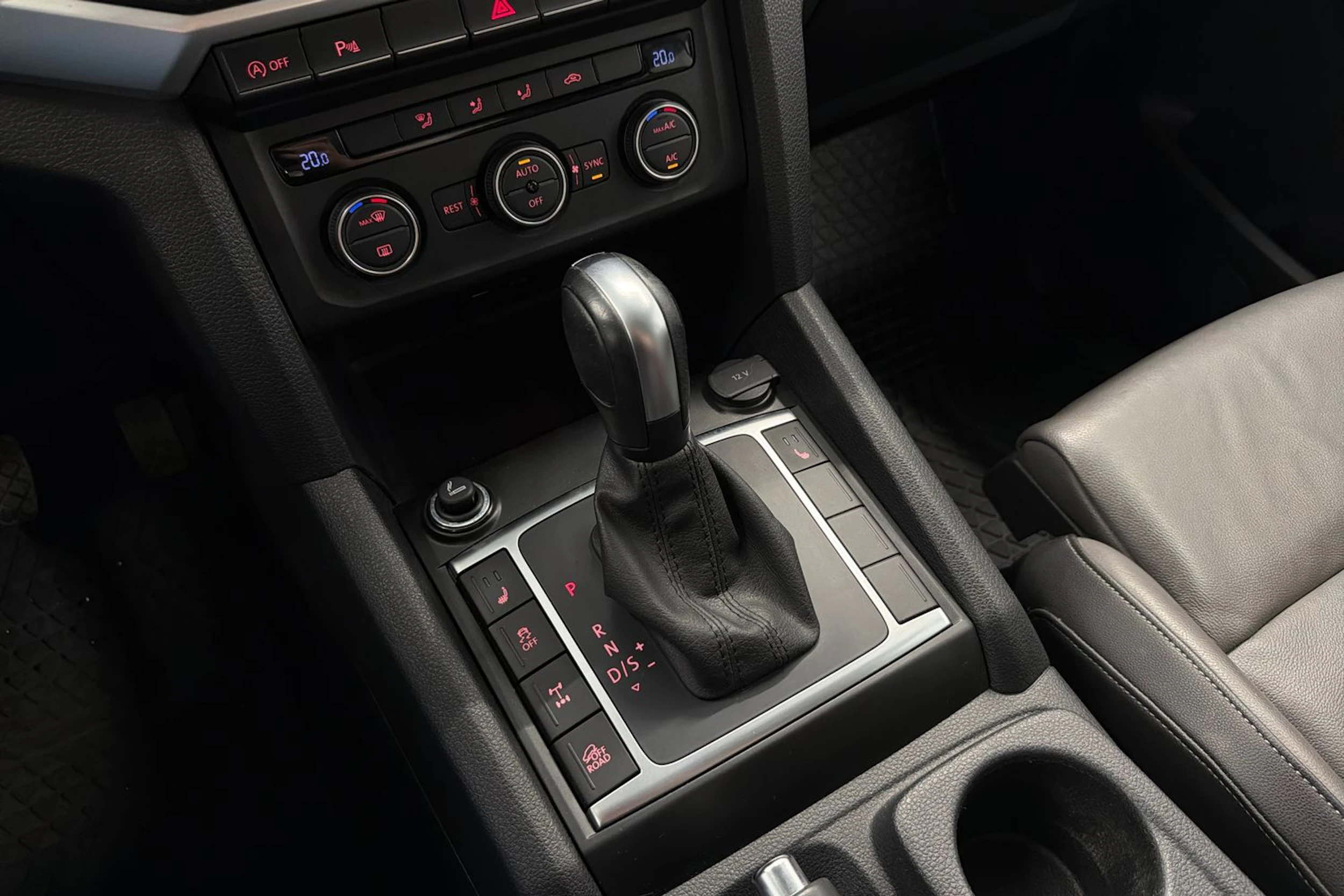 valkoinen Volkswagen Amarok 2020 kuva 23.