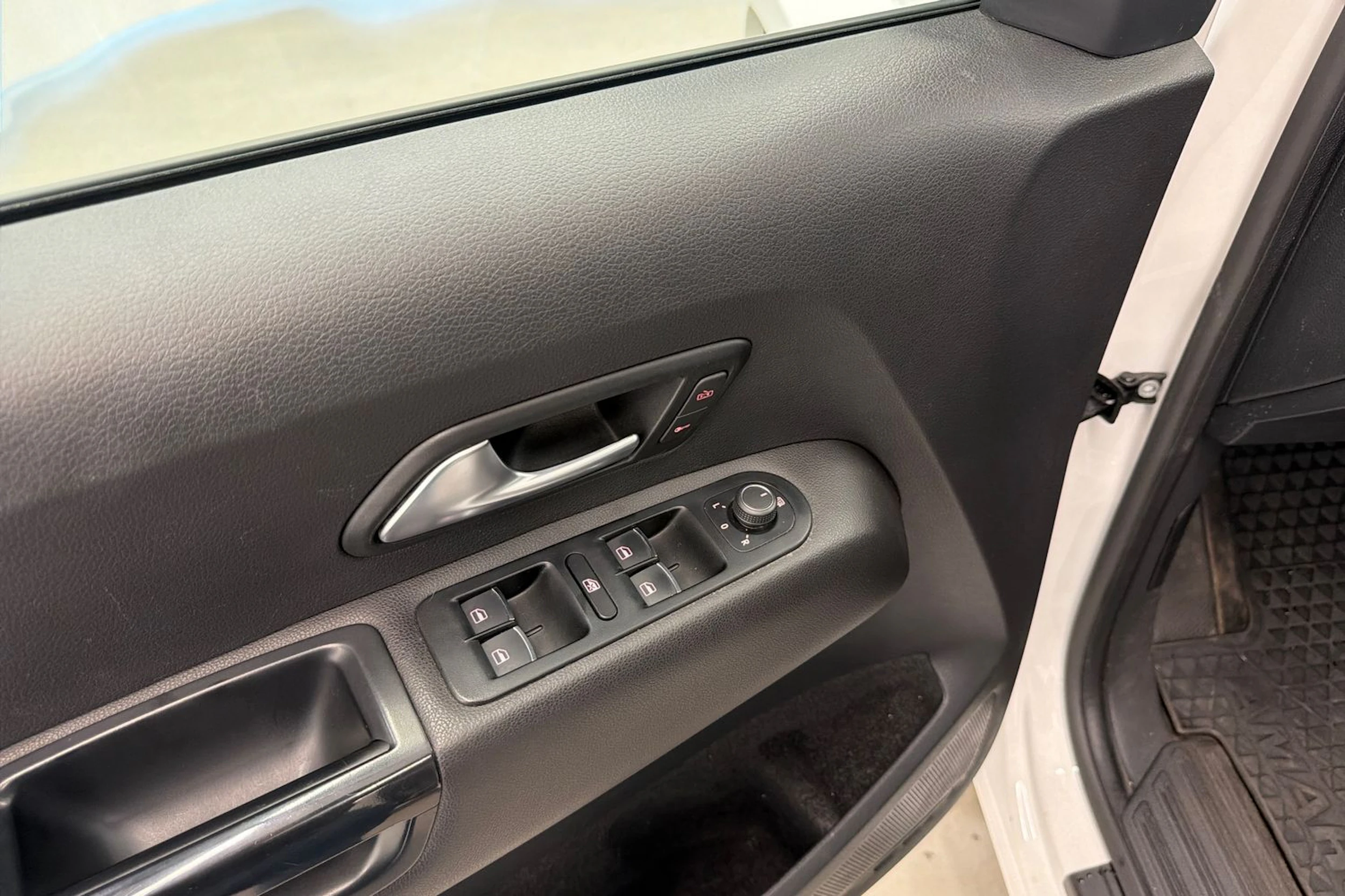 valkoinen Volkswagen Amarok 2020 kuva 26.