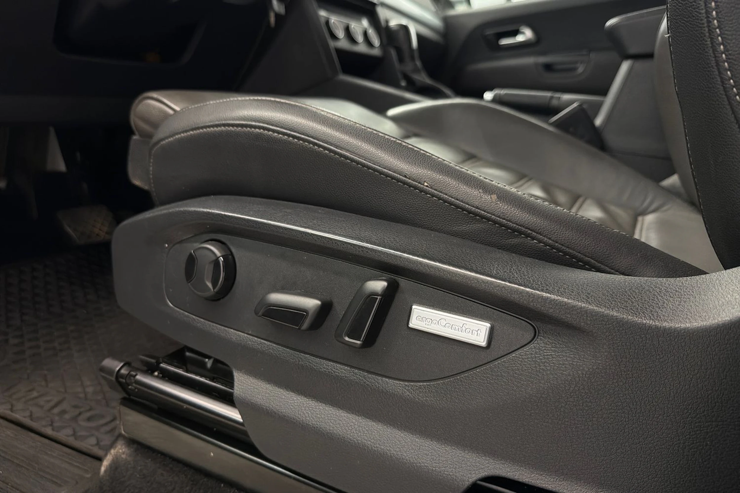 valkoinen Volkswagen Amarok 2020 kuva 27.