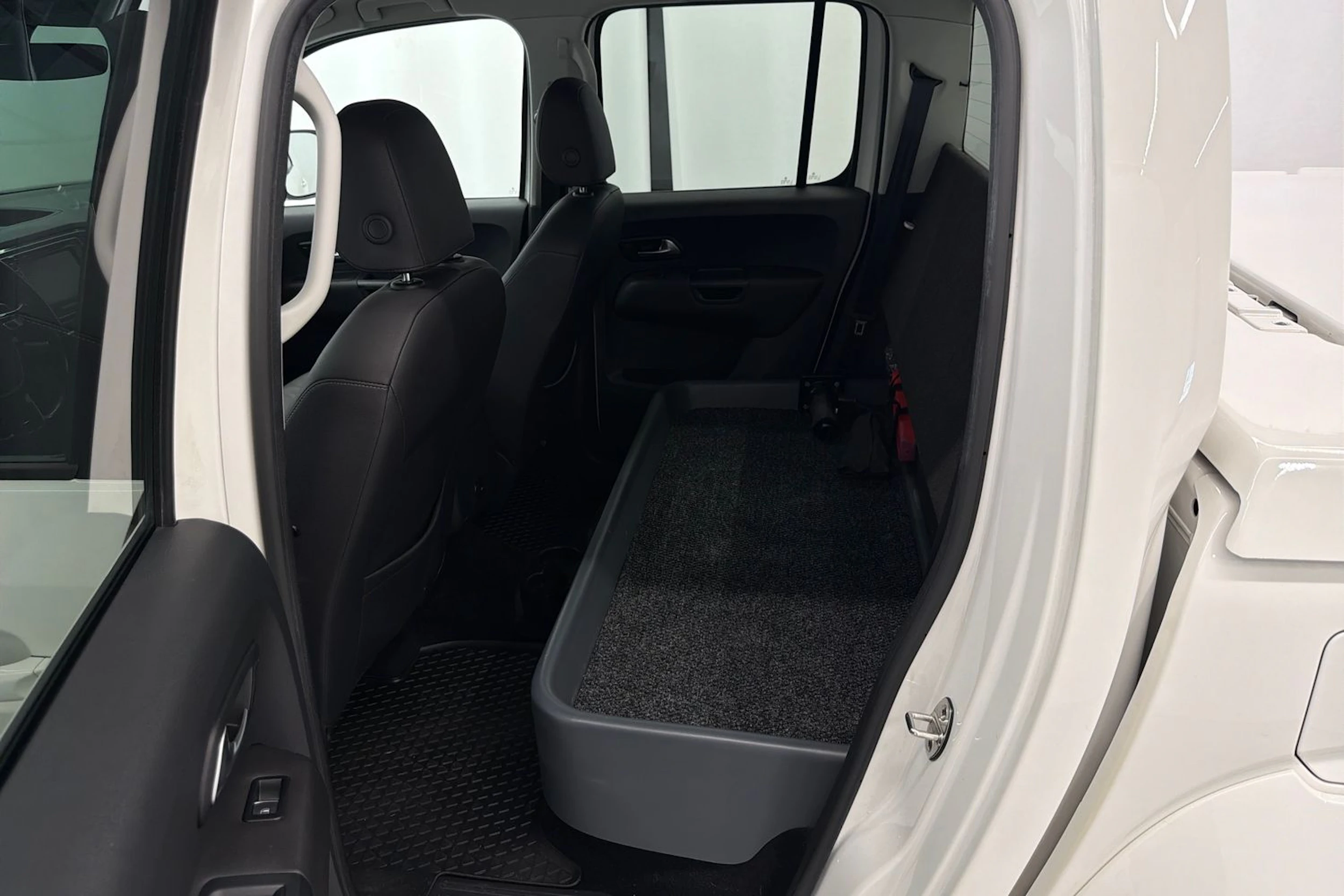 valkoinen Volkswagen Amarok 2020 kuva 28.