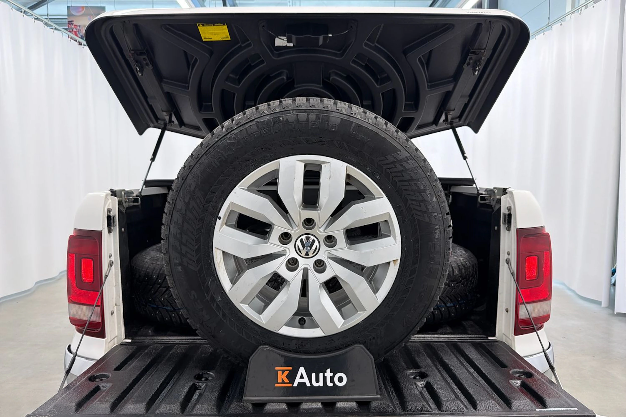 valkoinen Volkswagen Amarok 2020 kuva 33.