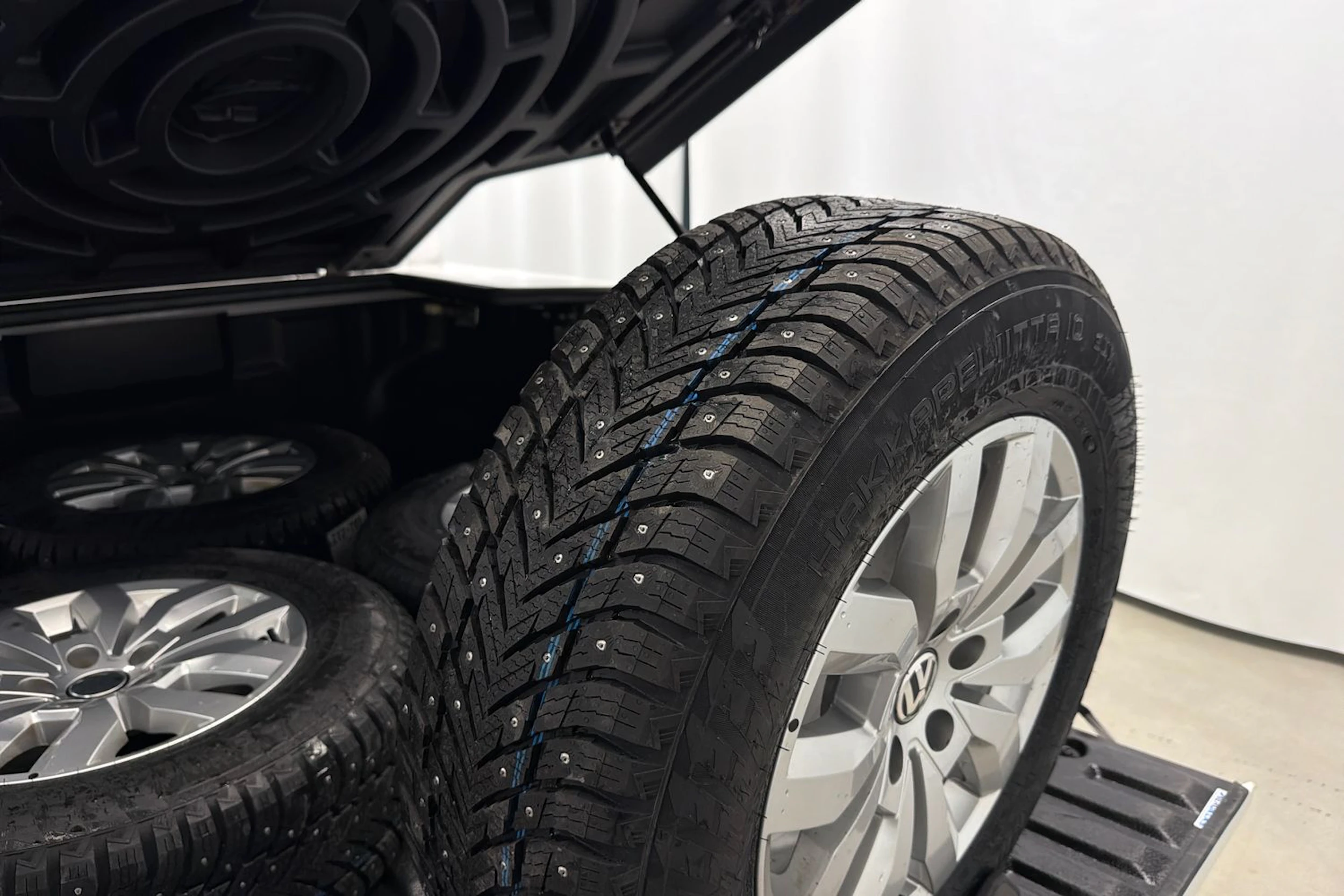 valkoinen Volkswagen Amarok 2020 kuva 34.