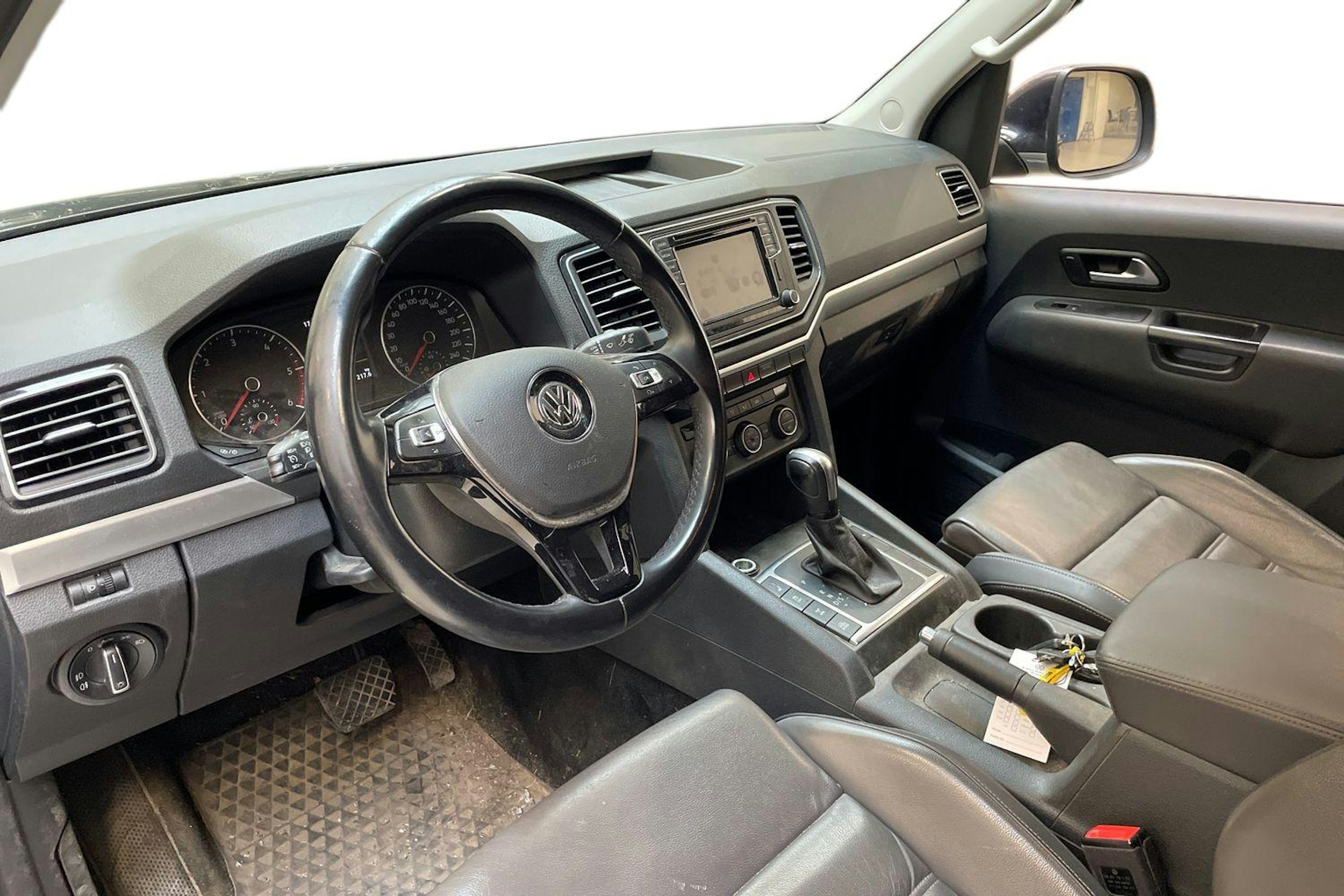 musta Volkswagen Amarok 2020 kuva 3.