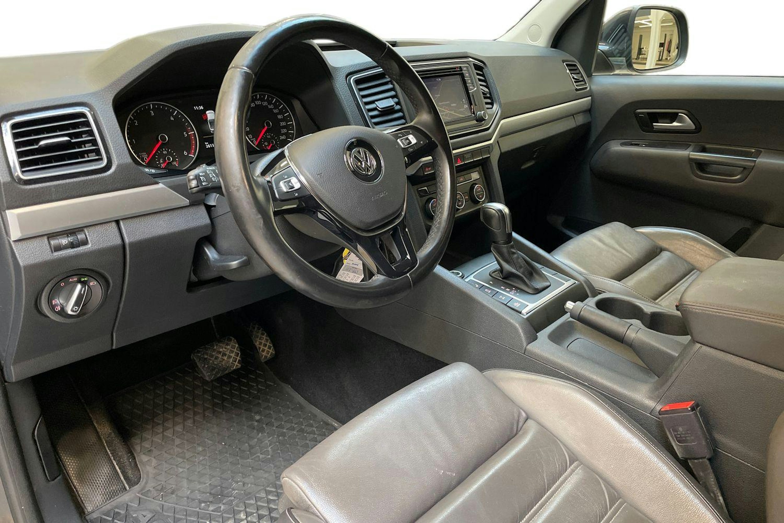 musta Volkswagen Amarok 2020 kuva 7.