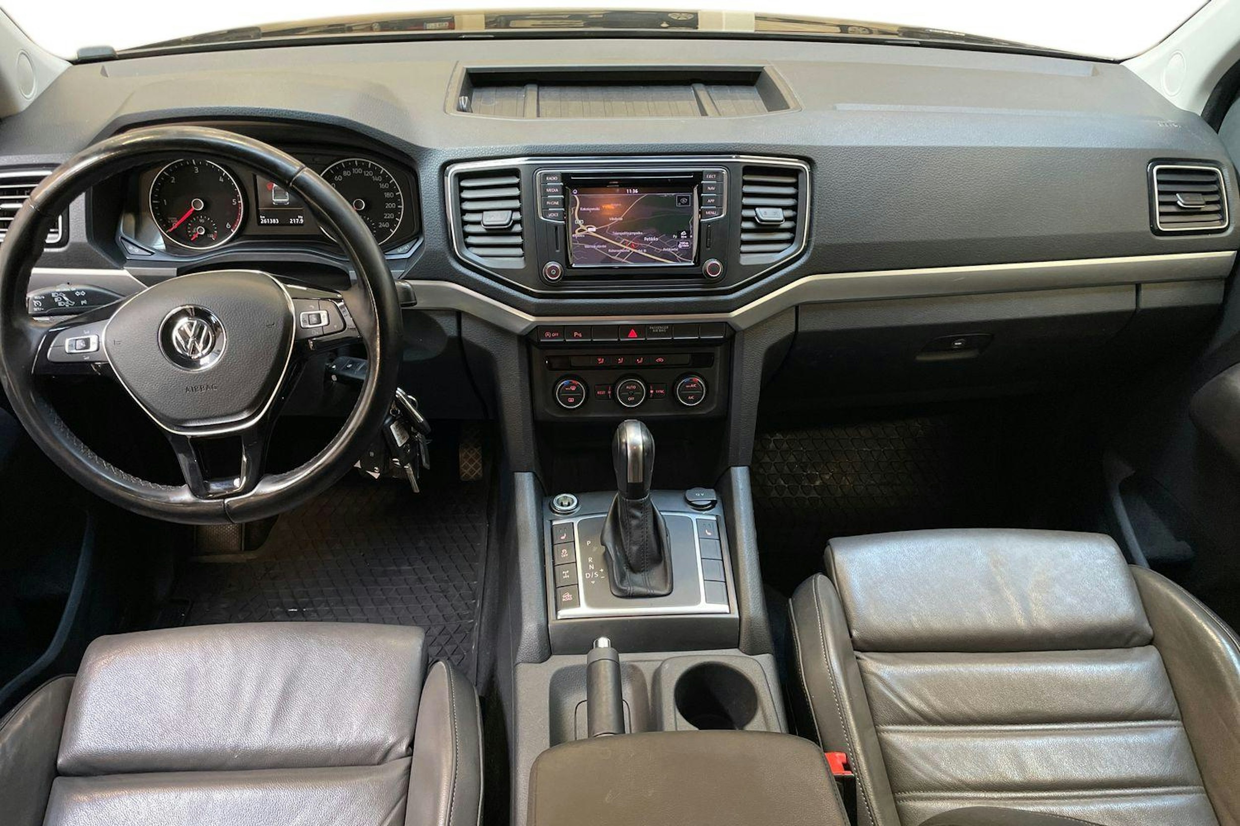 musta Volkswagen Amarok 2020 kuva 9.