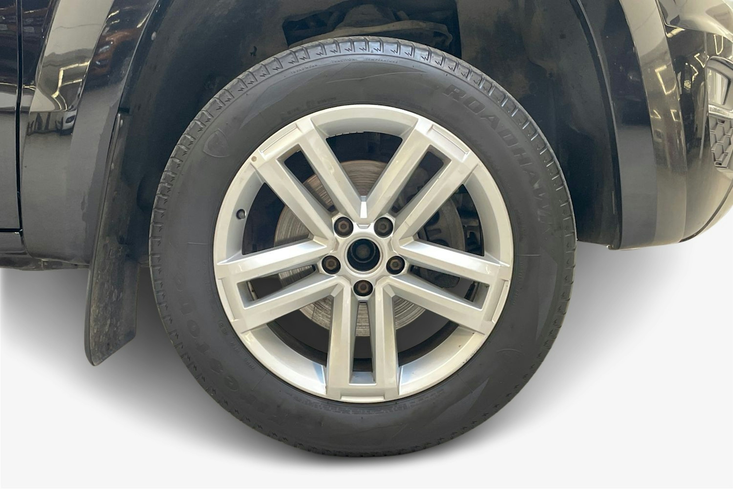 musta Volkswagen Amarok 2020 kuva 11.