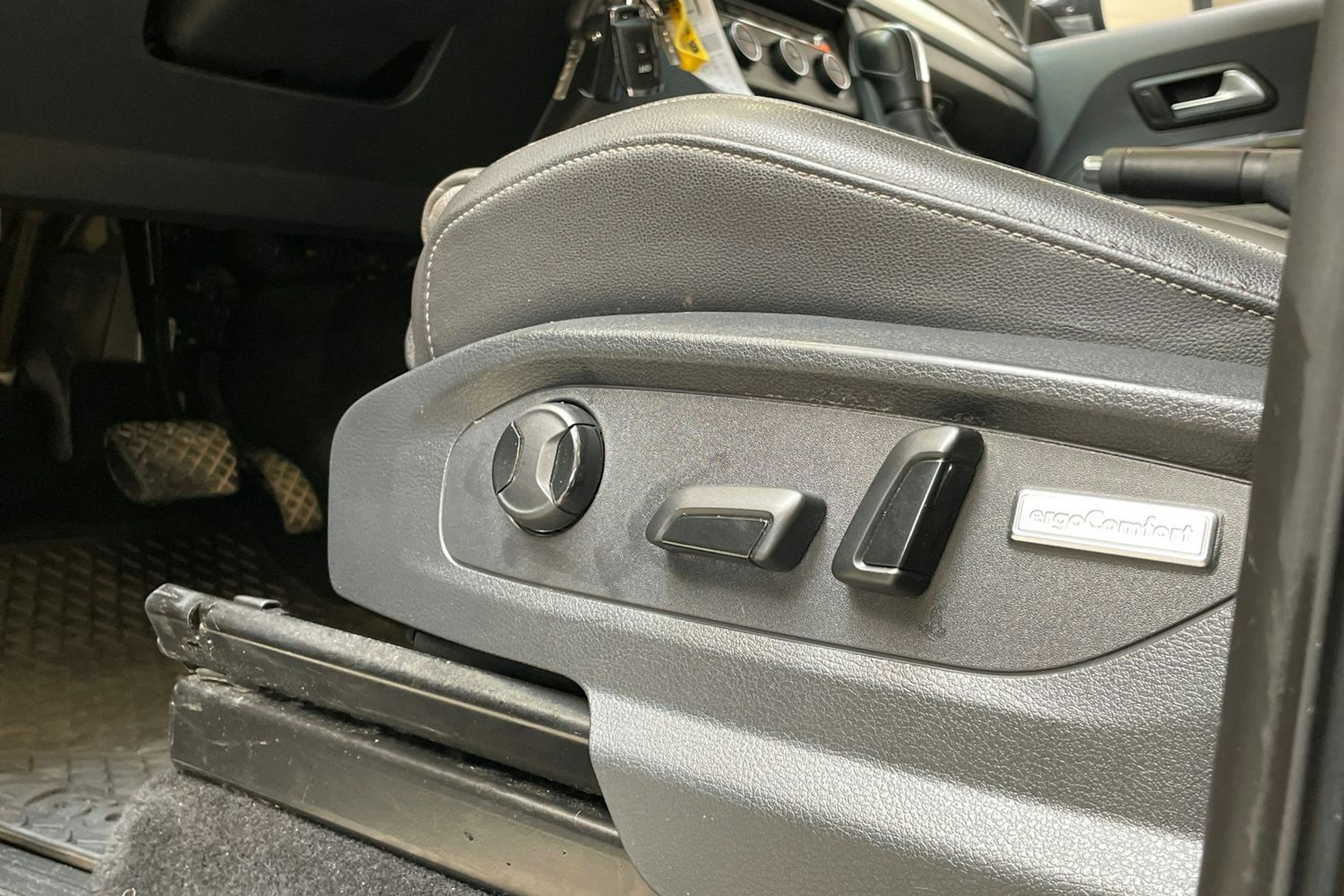musta Volkswagen Amarok 2020 kuva 15.