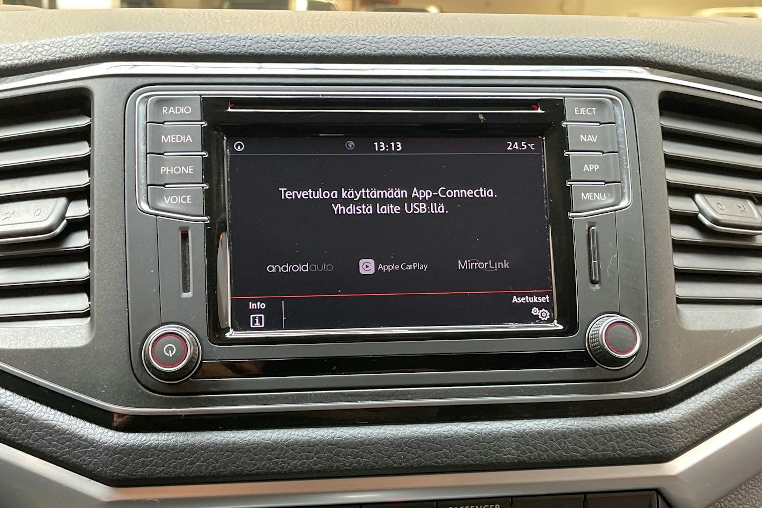 musta Volkswagen Amarok 2020 kuva 18.