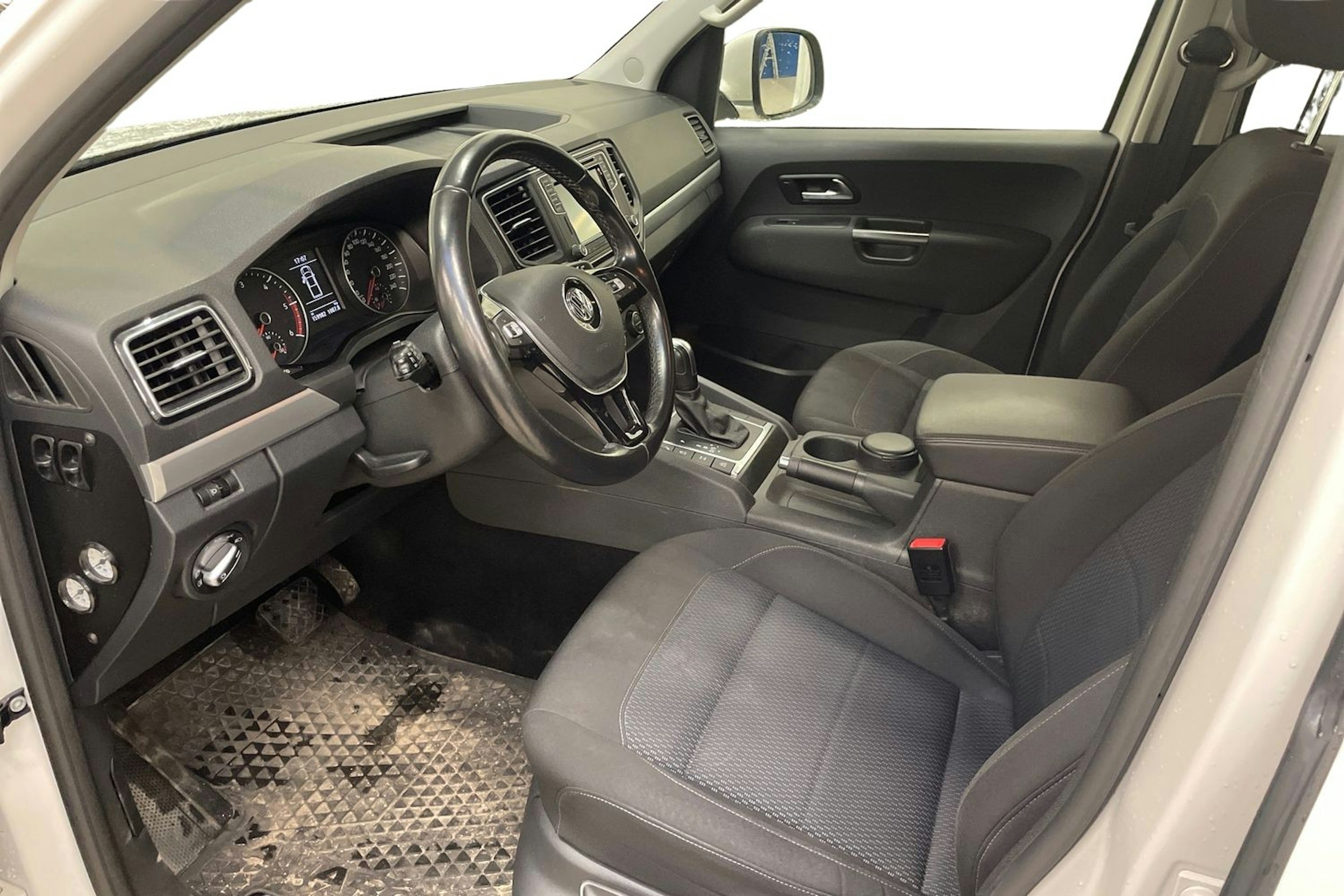 valkoinen Volkswagen Amarok 2020 kuva 3.