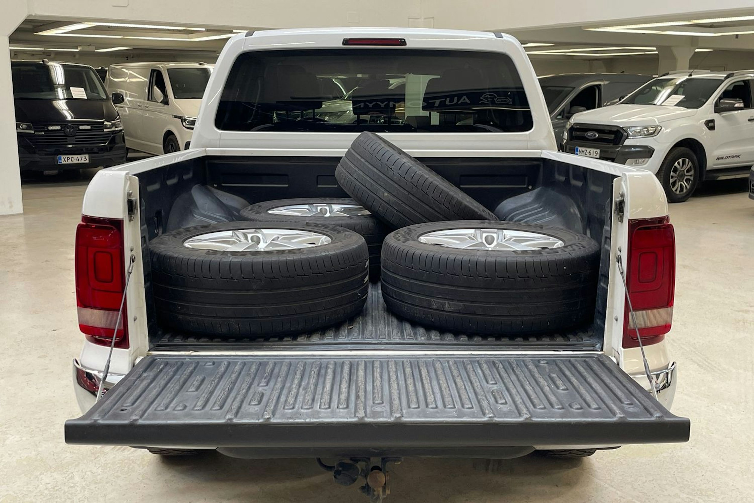 valkoinen Volkswagen Amarok 2020 kuva 13.