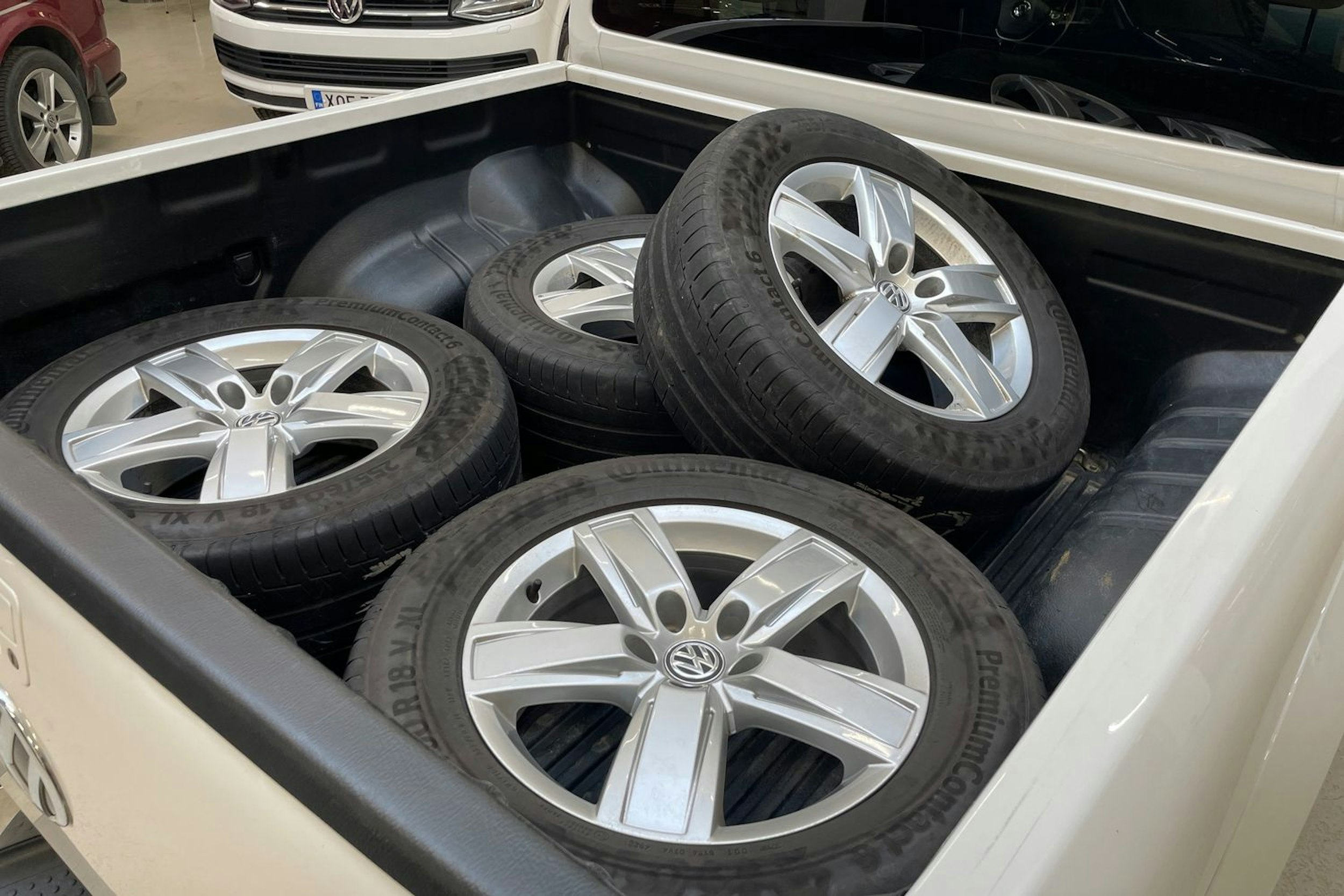 valkoinen Volkswagen Amarok 2020 kuva 14.