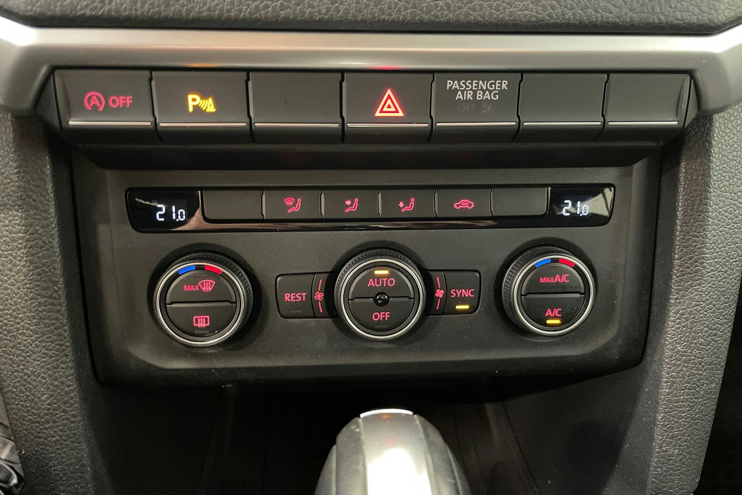 valkoinen Volkswagen Amarok 2020 kuva 24.