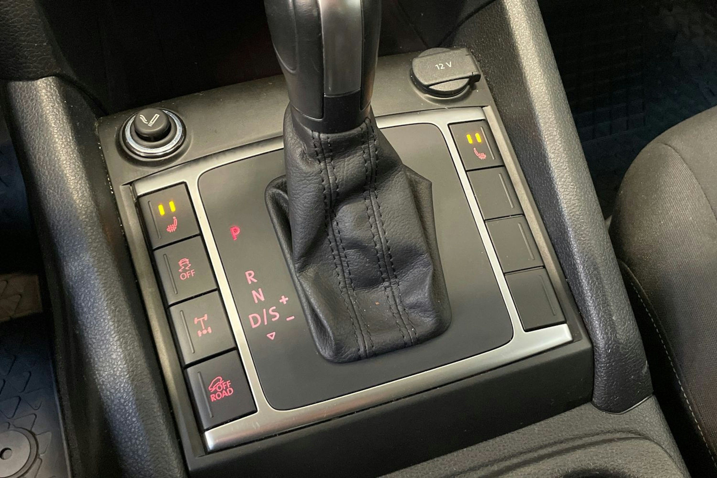 valkoinen Volkswagen Amarok 2020 kuva 25.