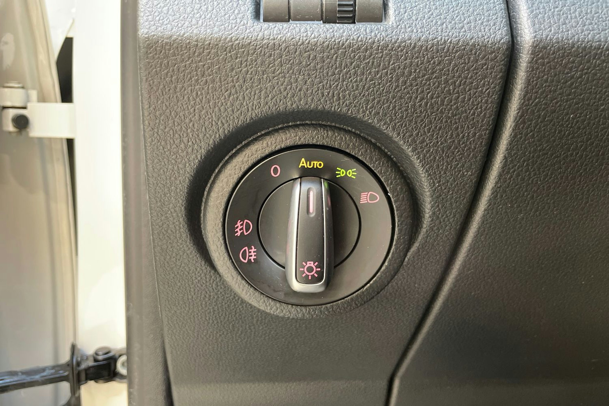 valkoinen Volkswagen Amarok 2020 kuva 27.