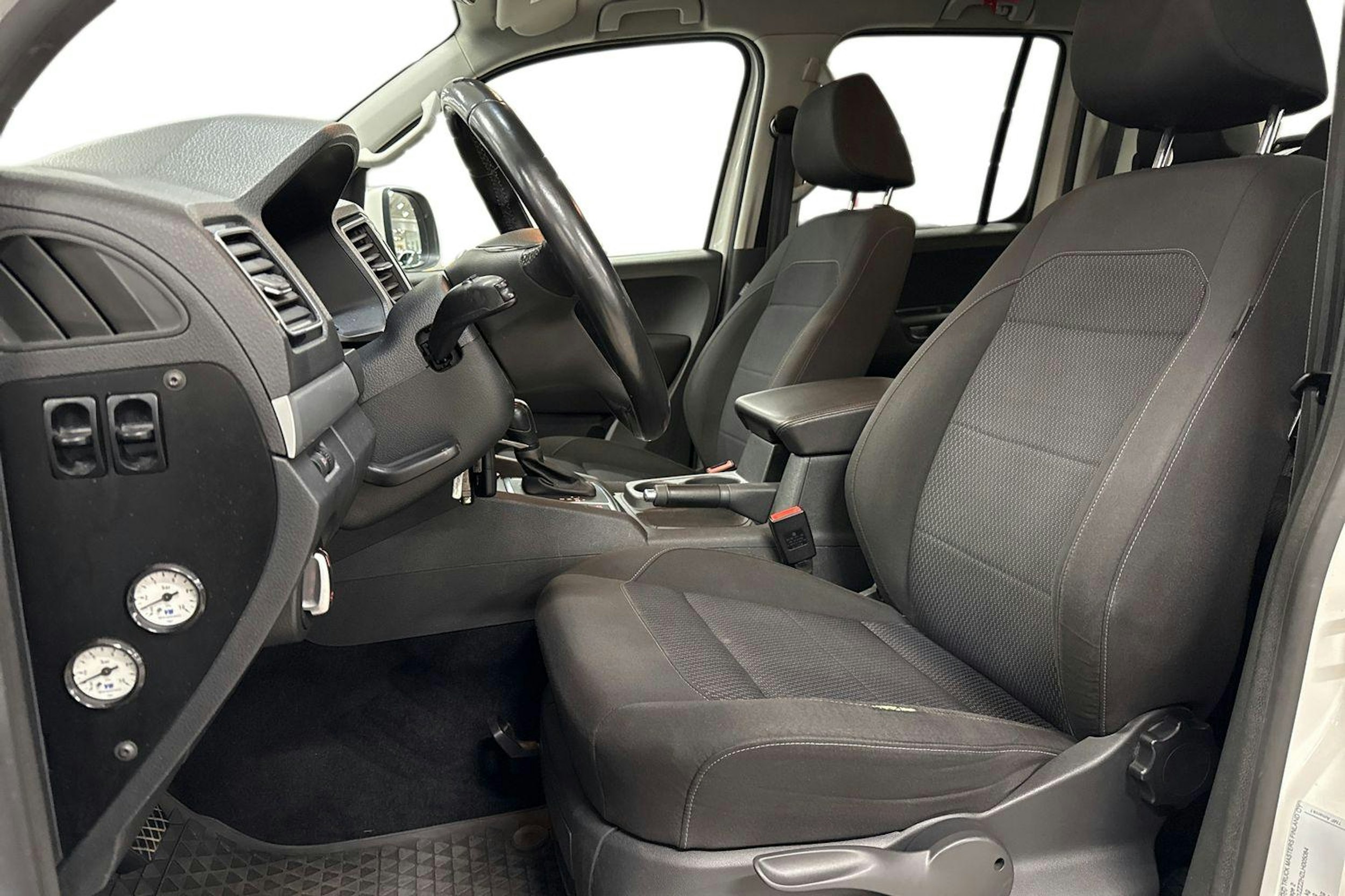 Valkoinen Volkswagen Amarok 2020 kuva 7.