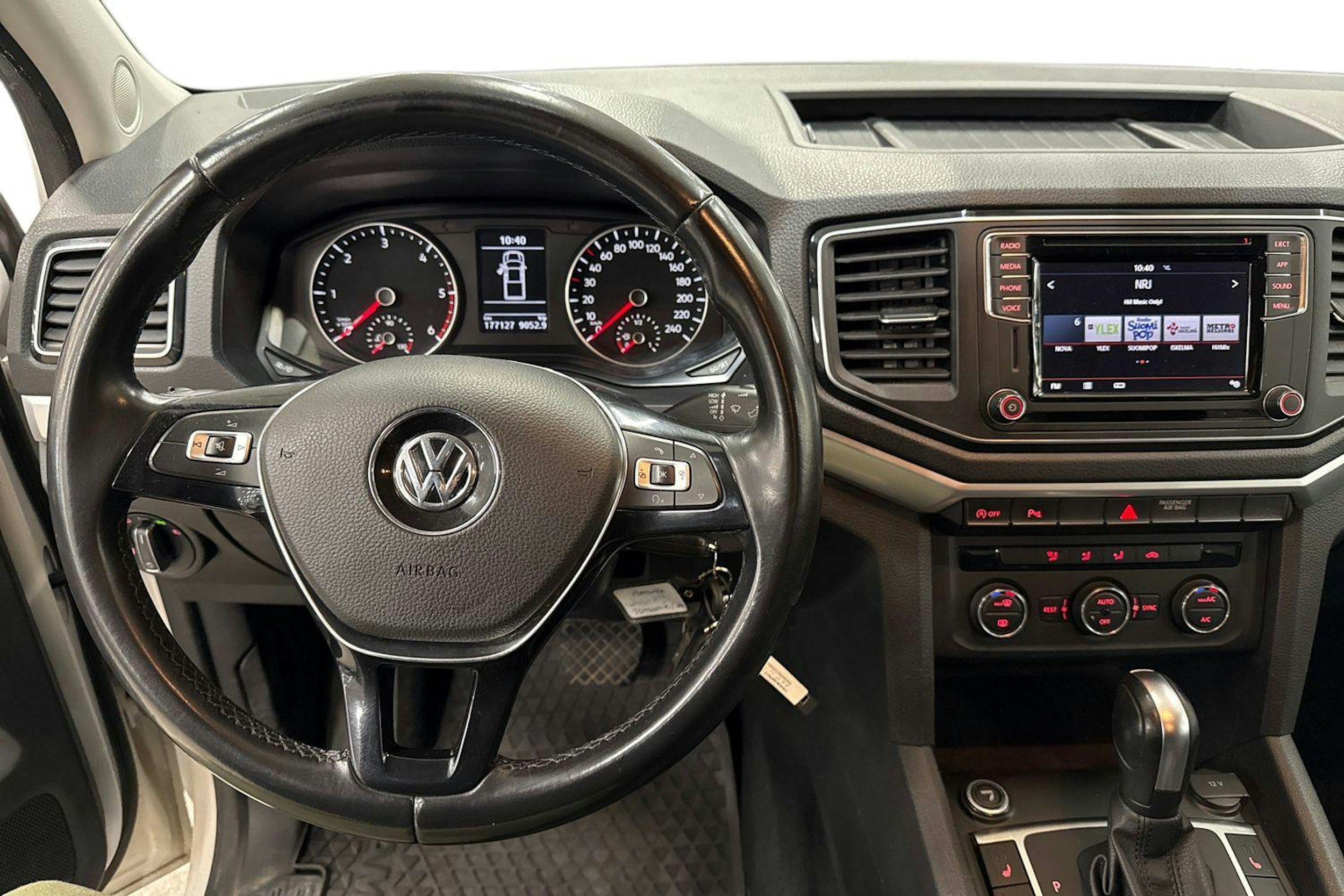 Valkoinen Volkswagen Amarok 2020 kuva 9.