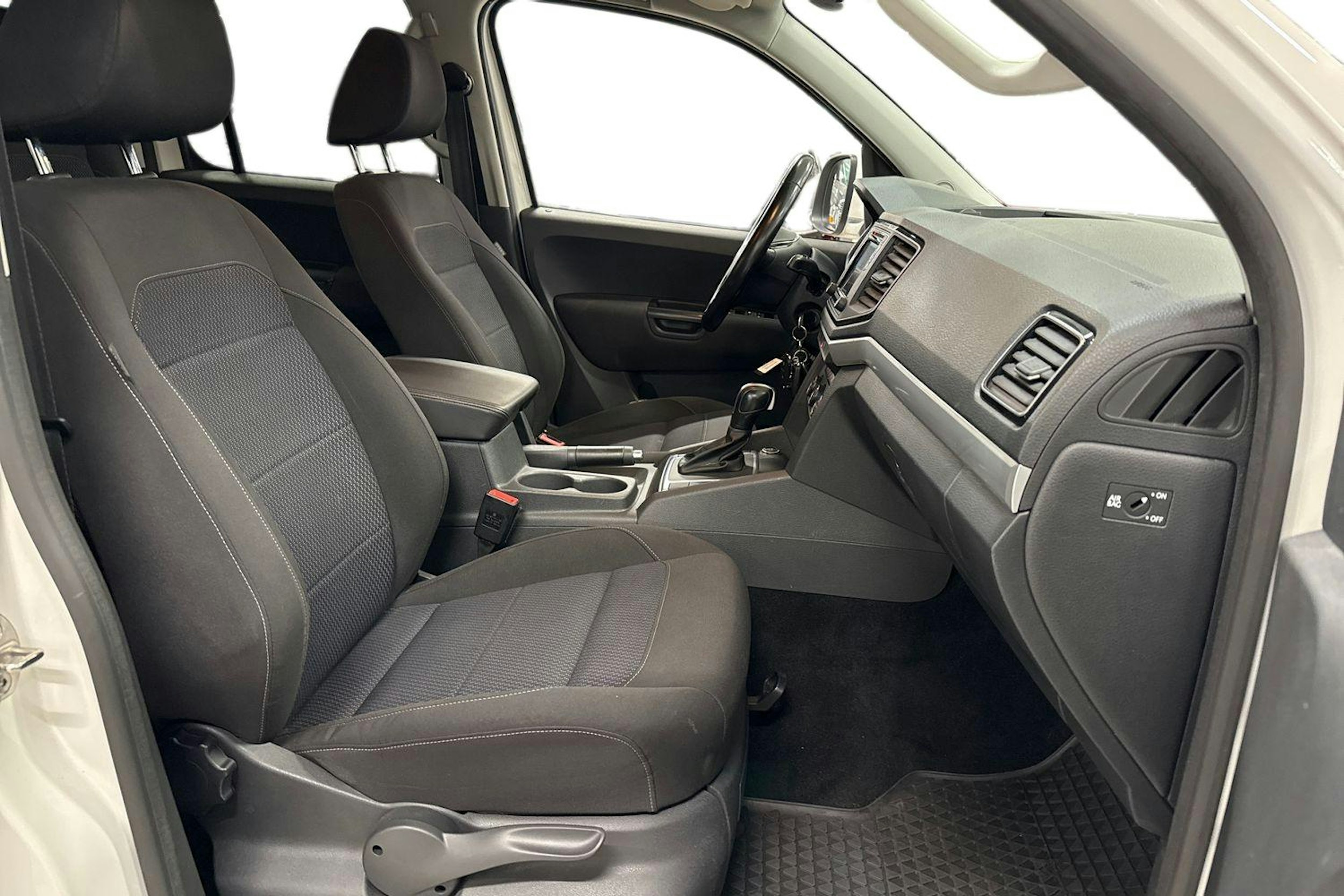 Valkoinen Volkswagen Amarok 2020 kuva 10.