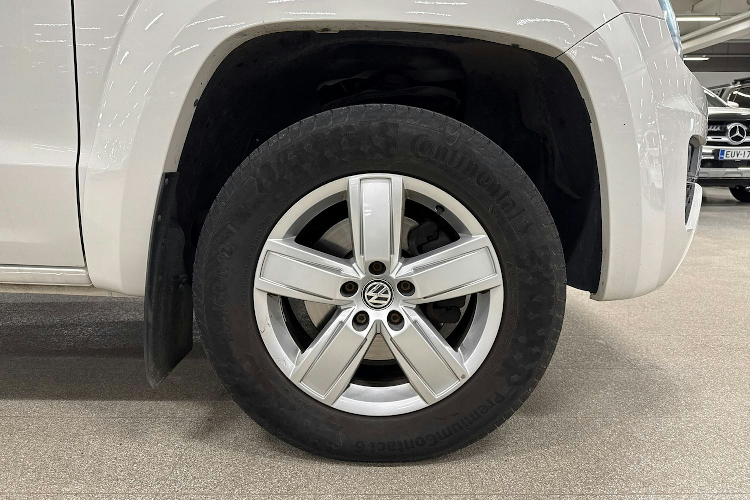 Valkoinen Volkswagen Amarok 2020 kuva 11.