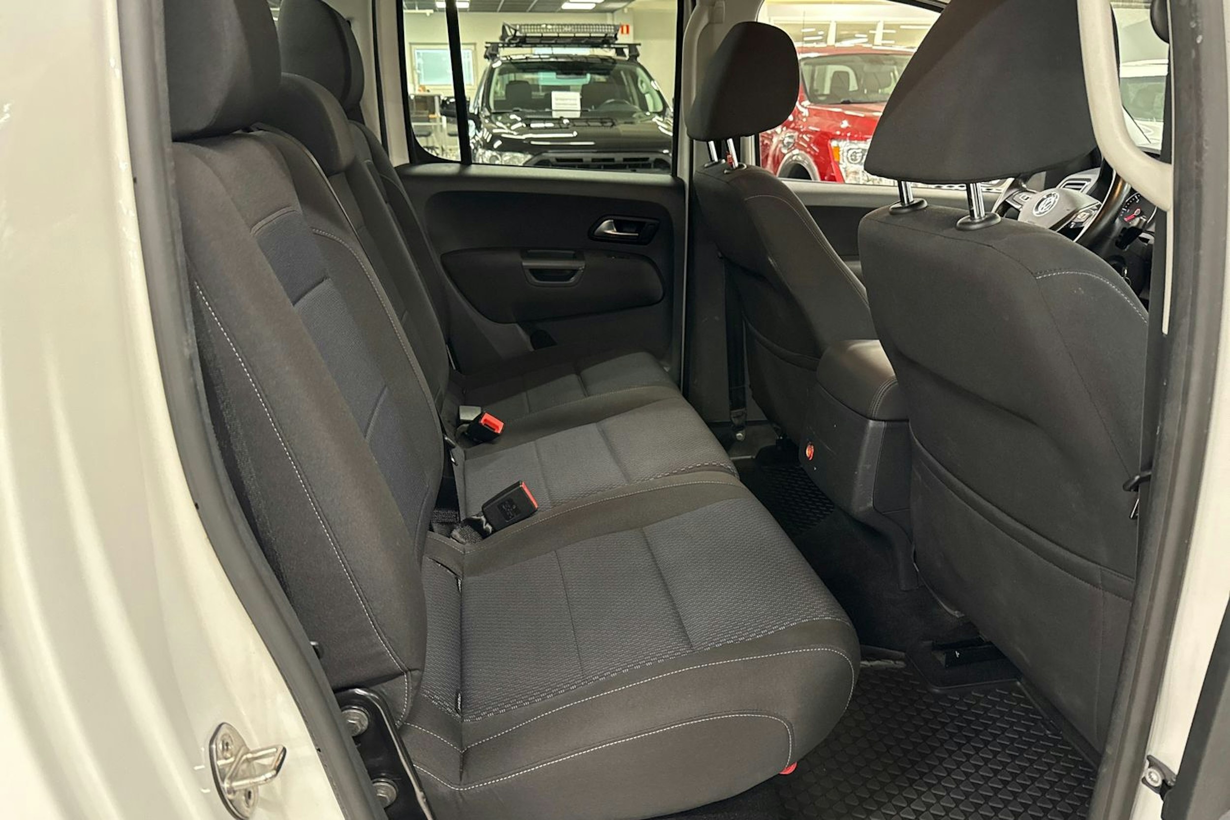 Valkoinen Volkswagen Amarok 2020 kuva 13.