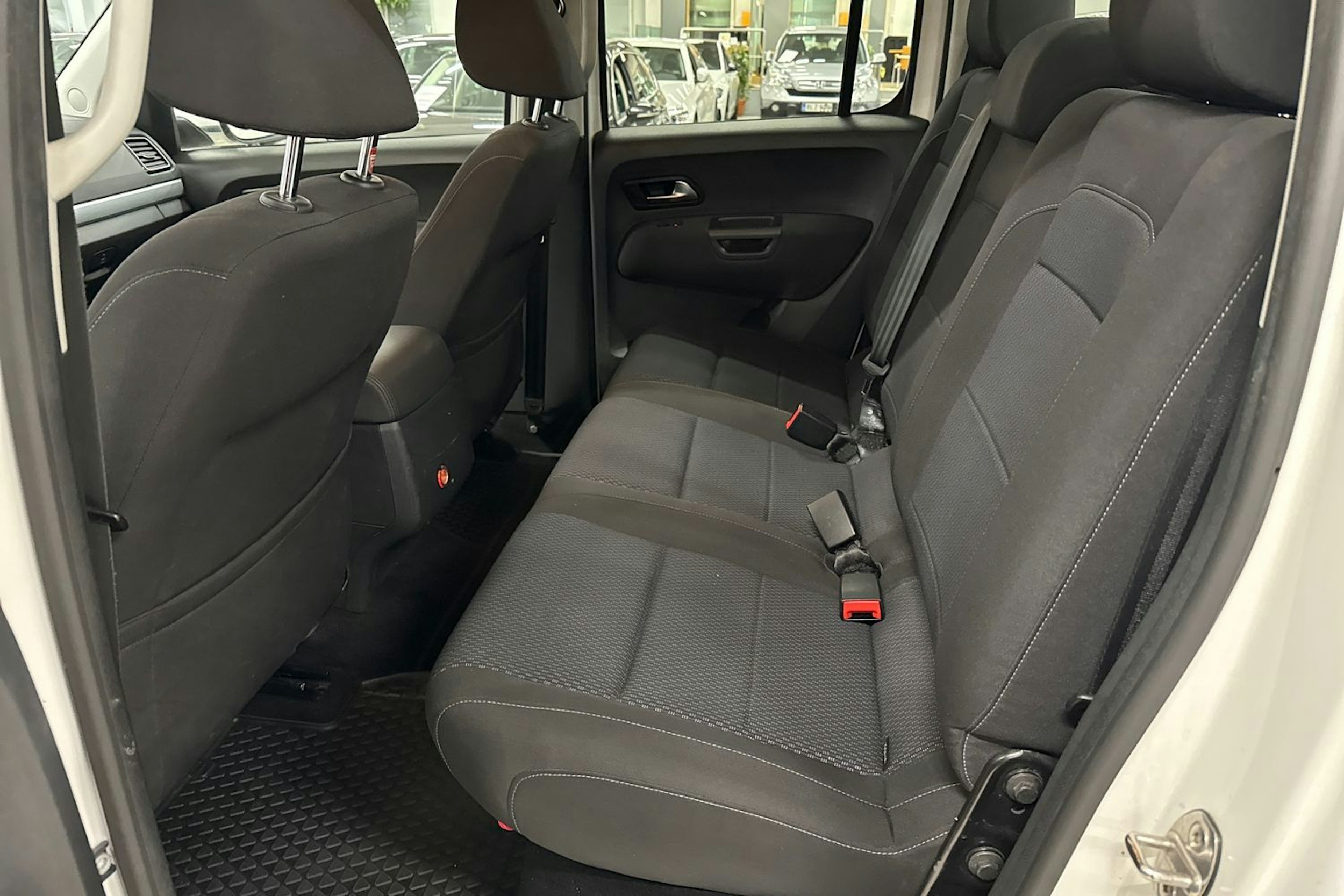 Valkoinen Volkswagen Amarok 2020 kuva 15.