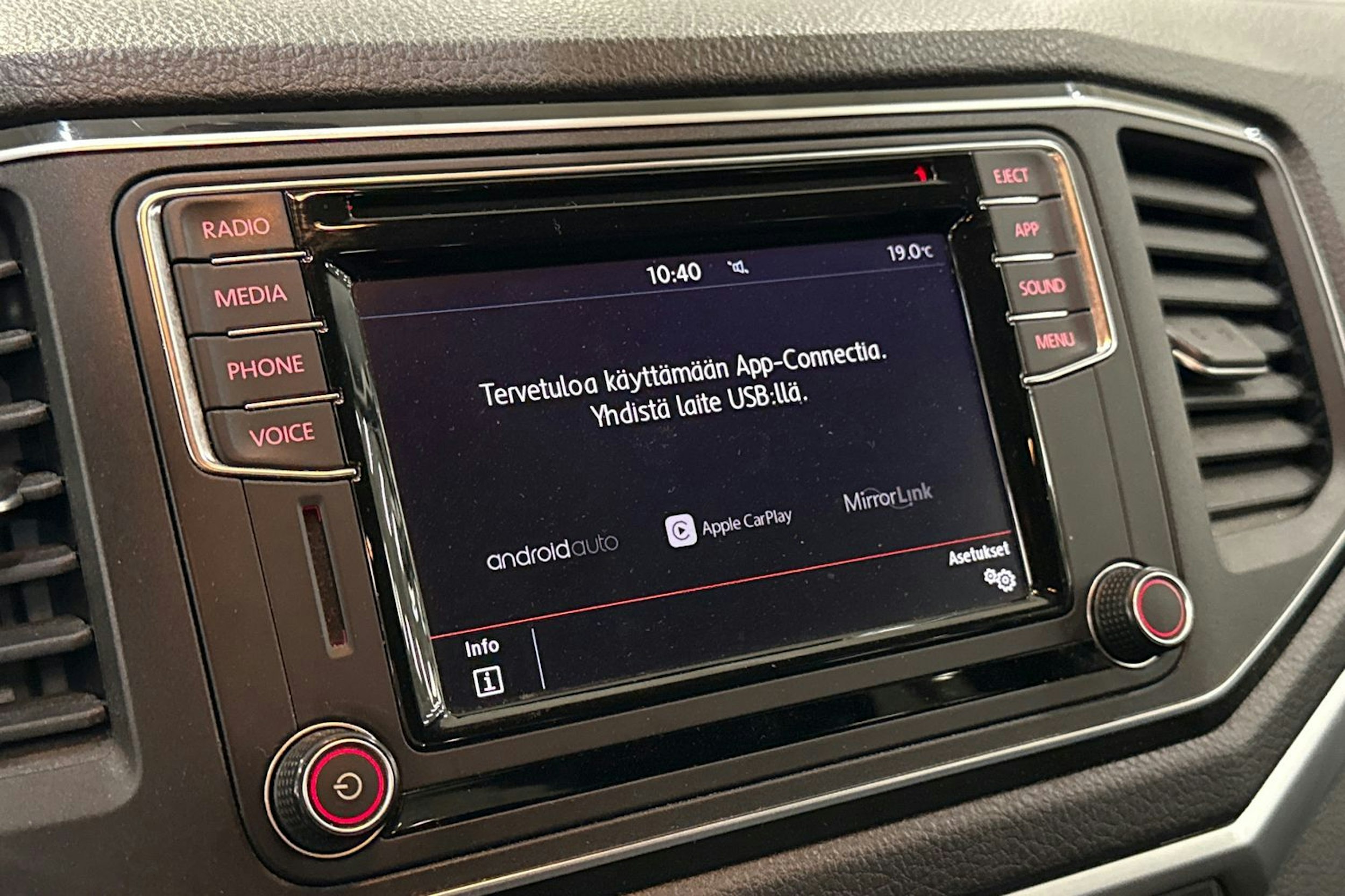 Valkoinen Volkswagen Amarok 2020 kuva 20.