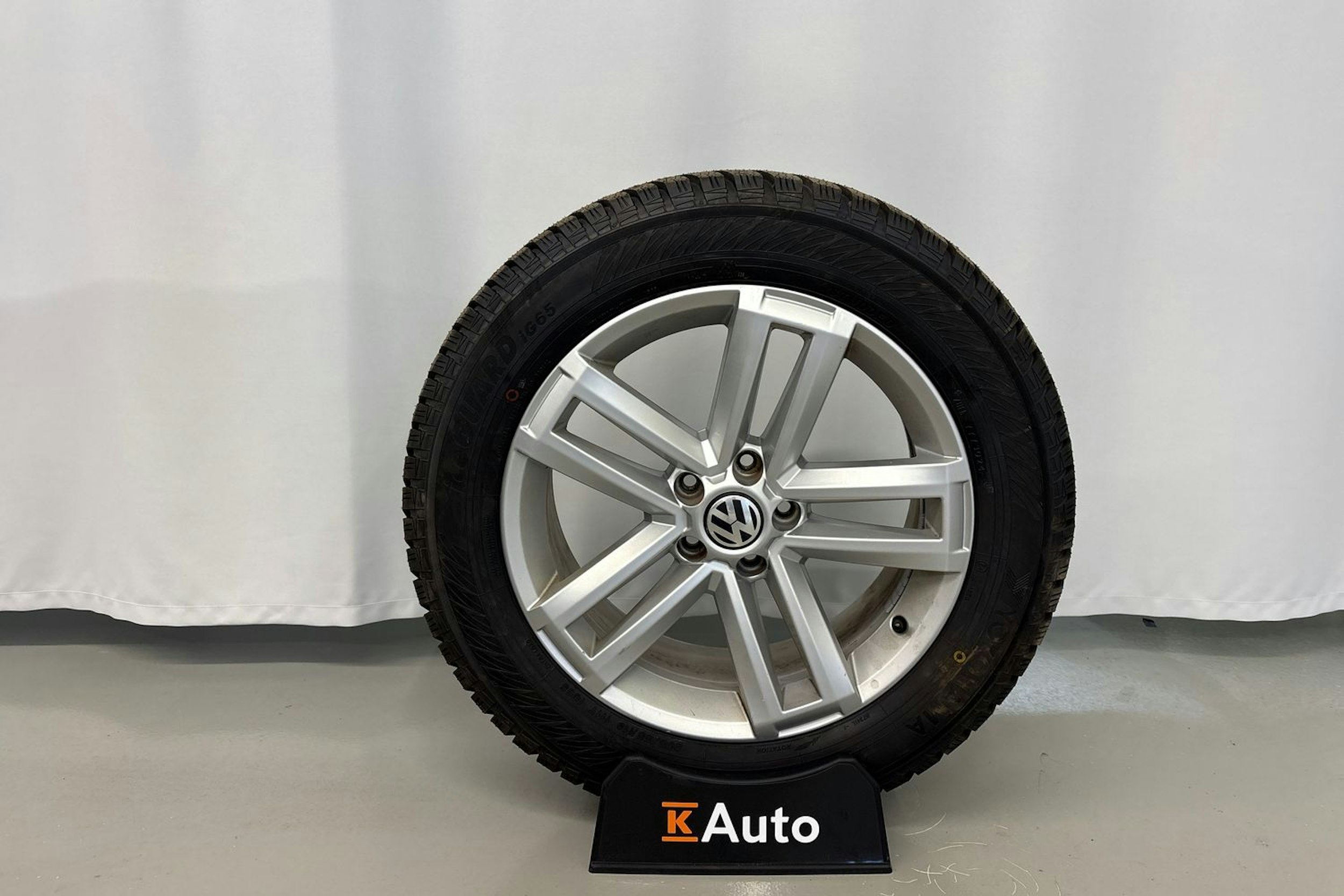 harmaa Volkswagen Amarok 2020 kuva 33.