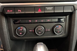 Sininen Volkswagen Amarok 2020 kuva 16.