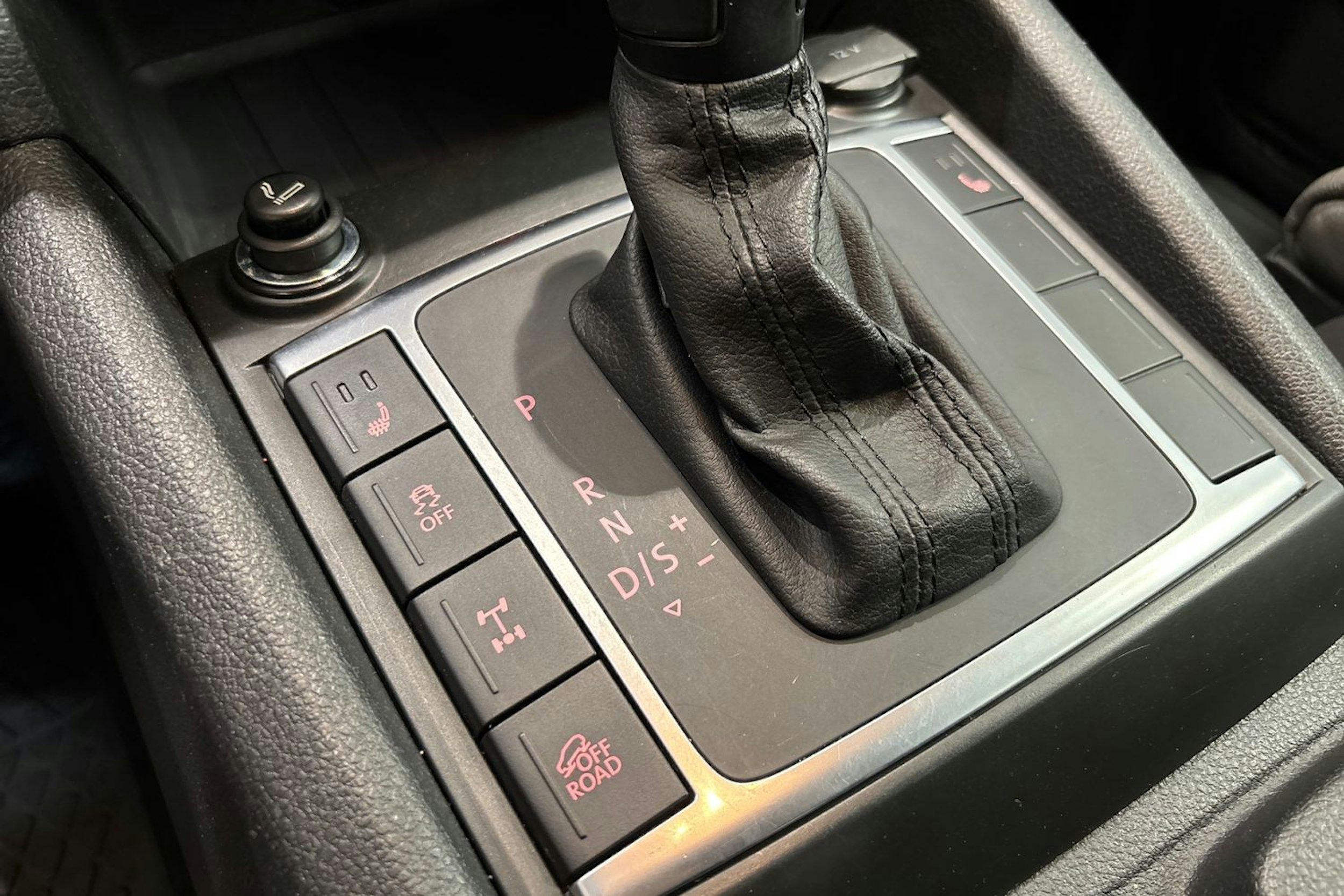 Sininen Volkswagen Amarok 2020 kuva 17.