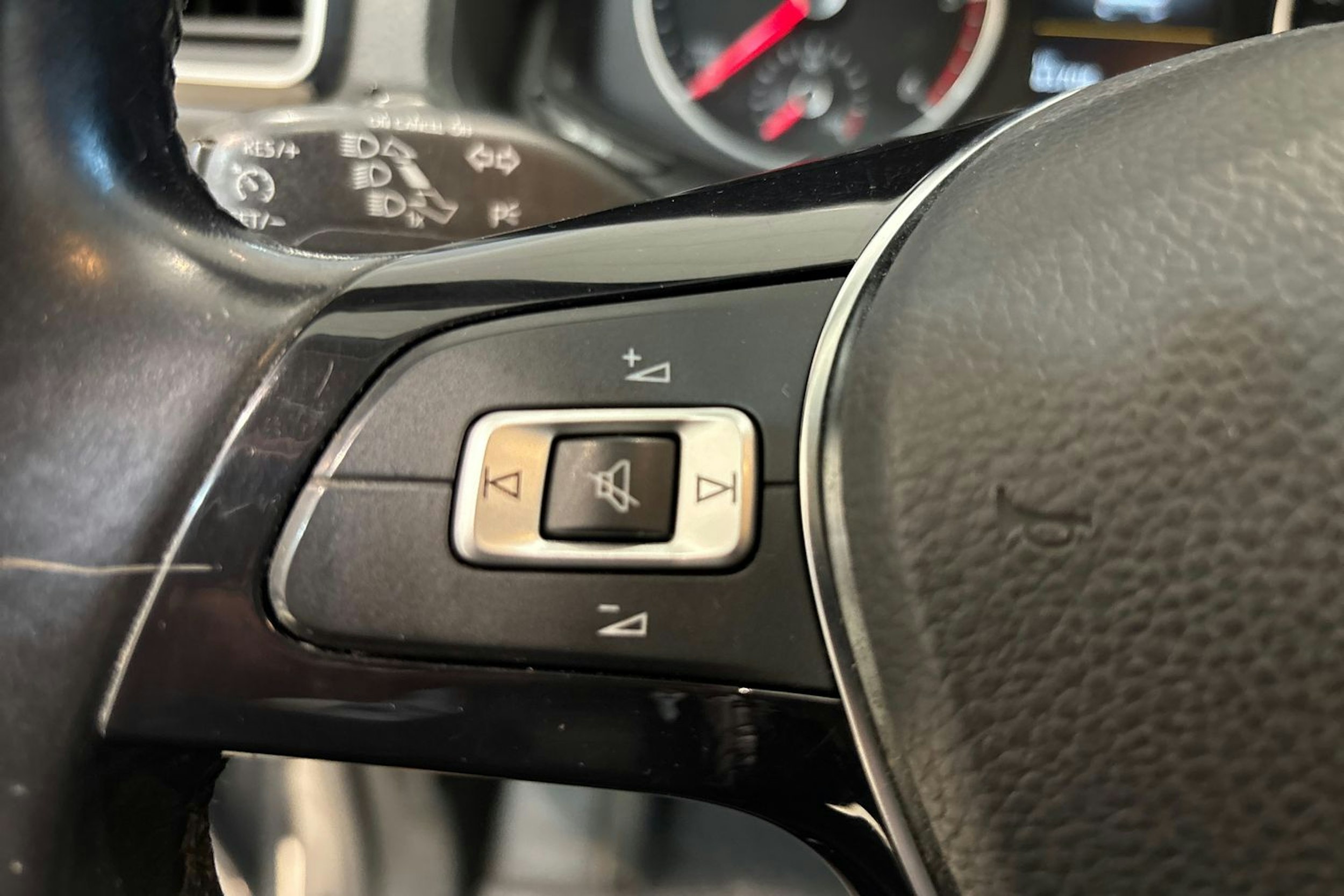 Sininen Volkswagen Amarok 2020 kuva 19.