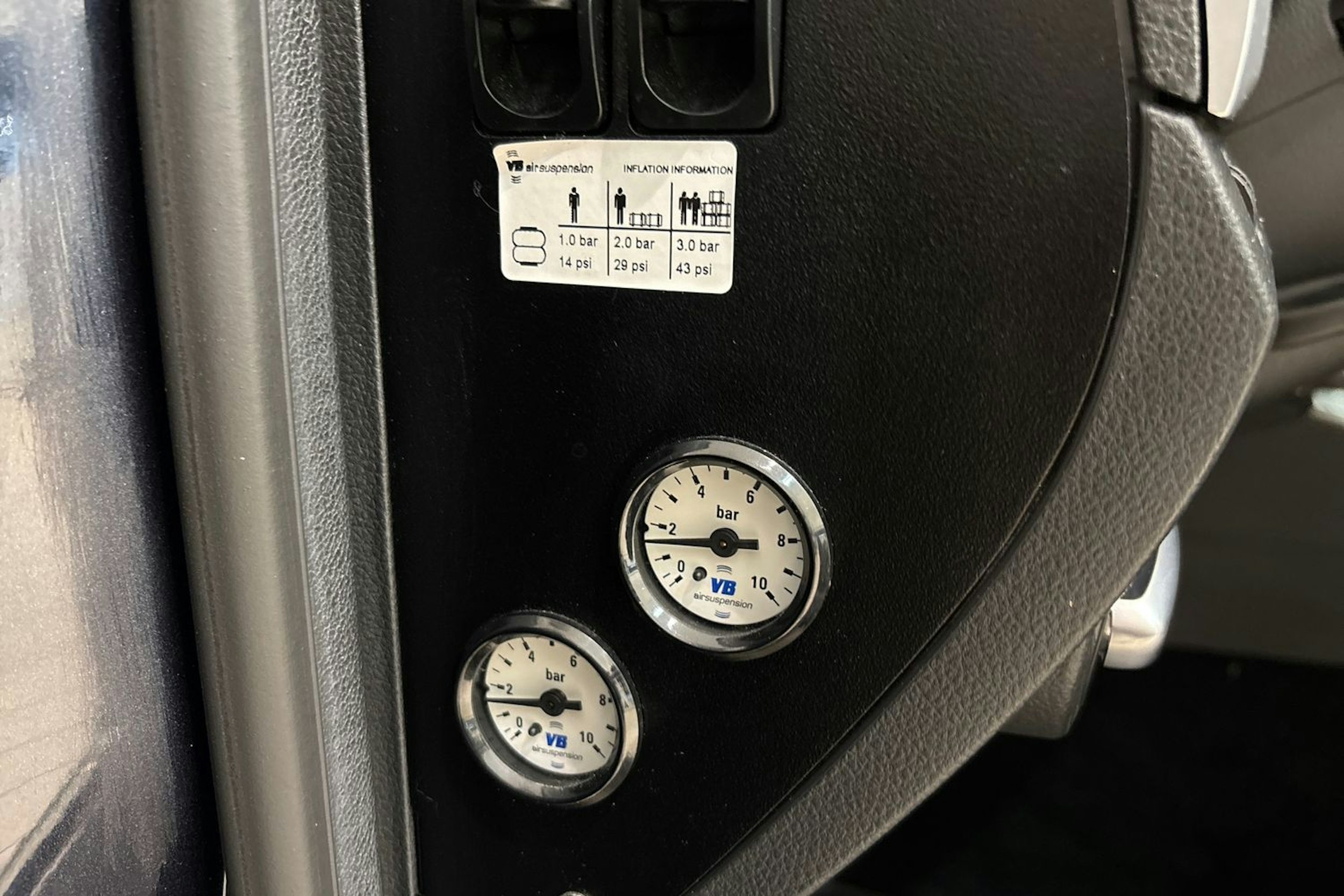 Sininen Volkswagen Amarok 2020 kuva 22.