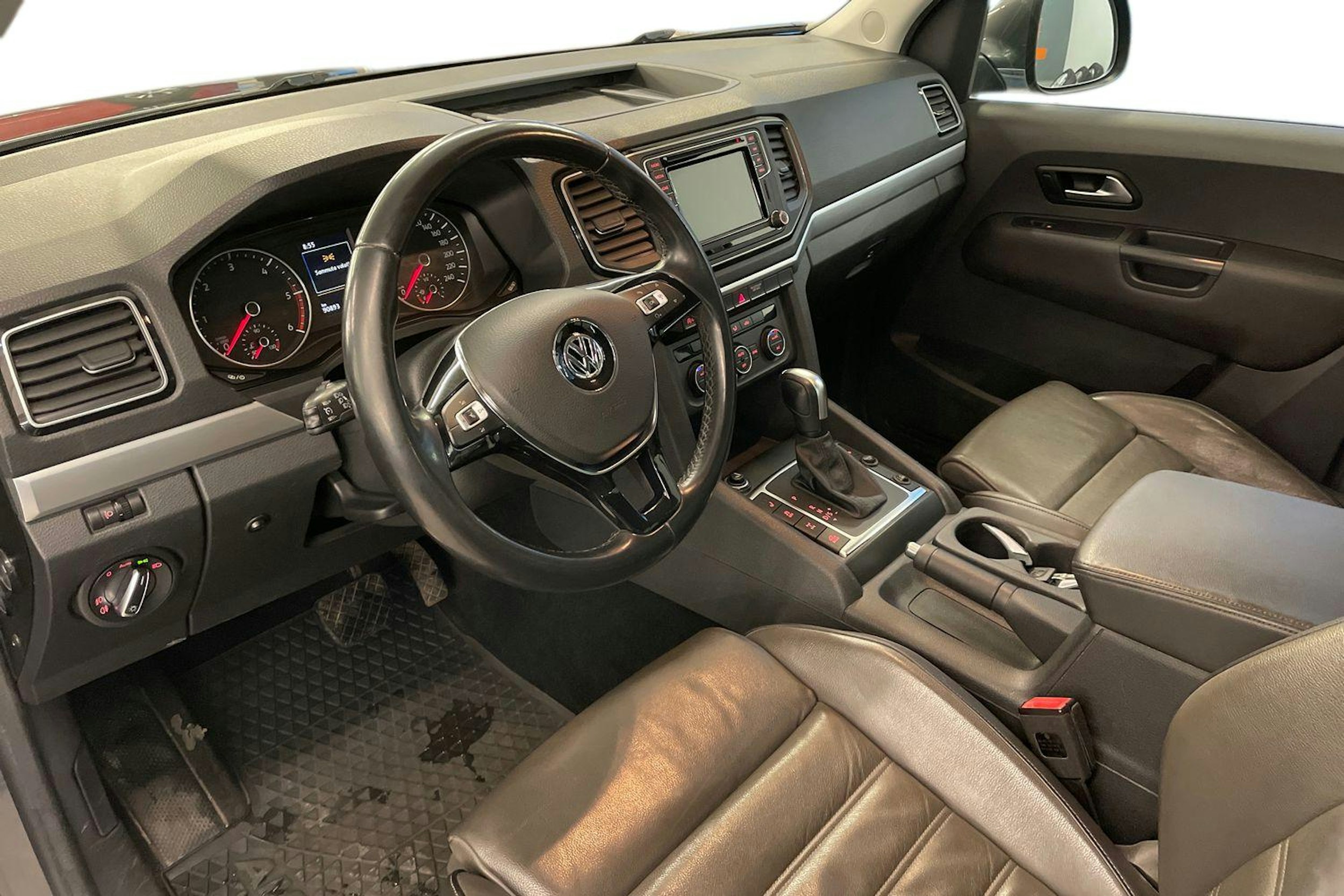 Harmaa Volkswagen Amarok 2020 kuva 7.