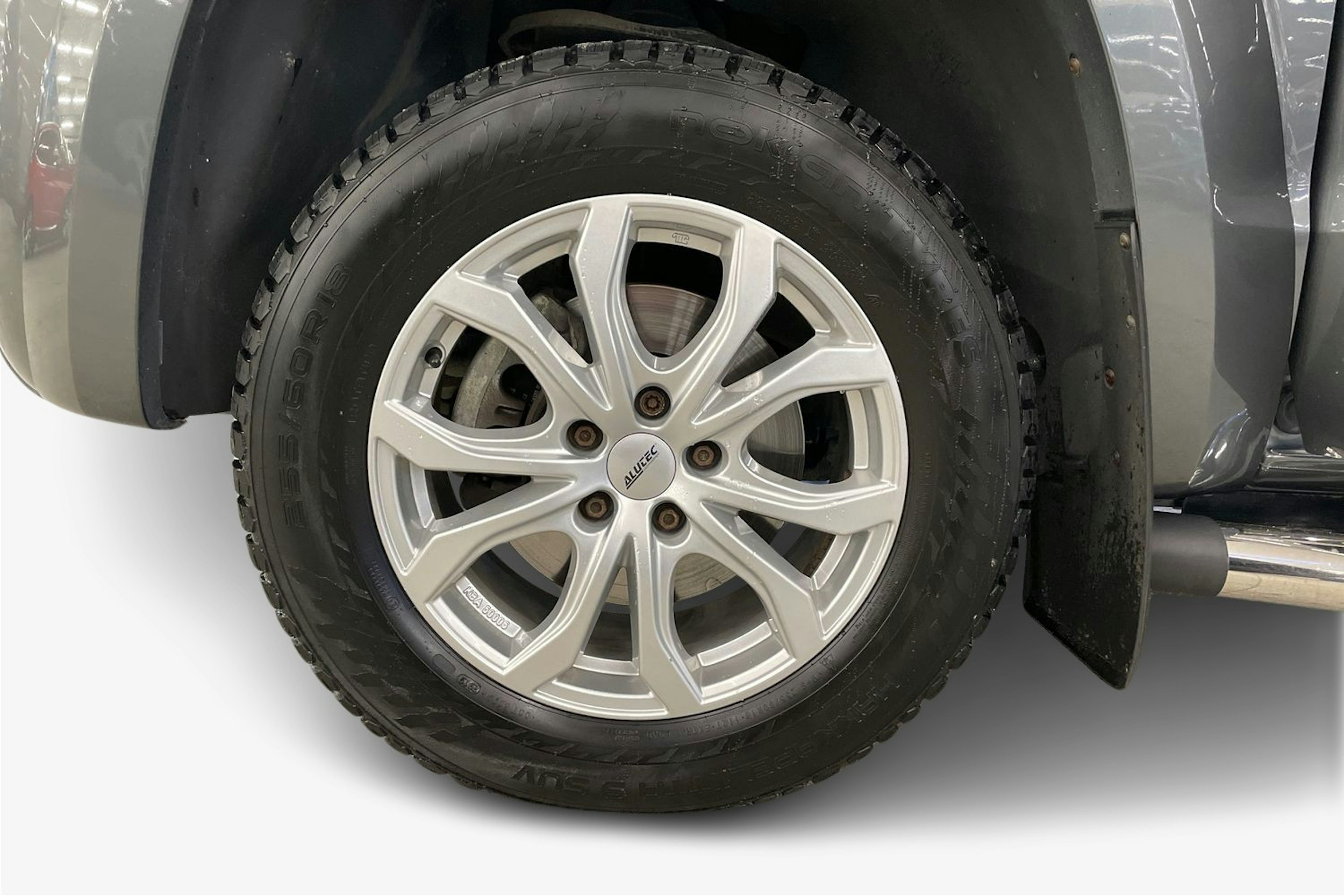 Harmaa Volkswagen Amarok 2020 kuva 11.