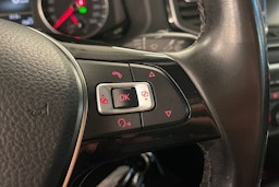 Harmaa Volkswagen Amarok 2020 kuva 15.