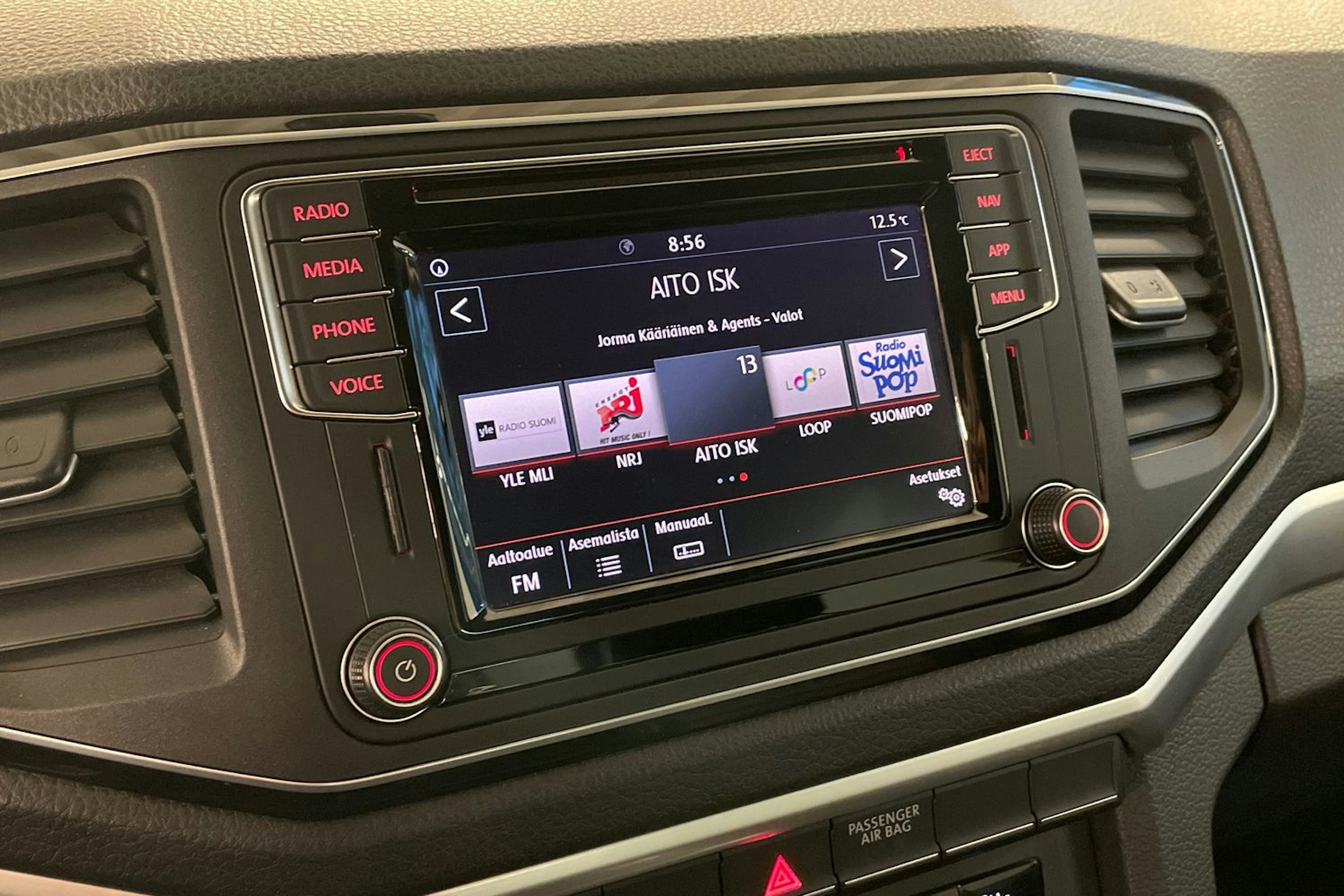 Harmaa Volkswagen Amarok 2020 kuva 18.