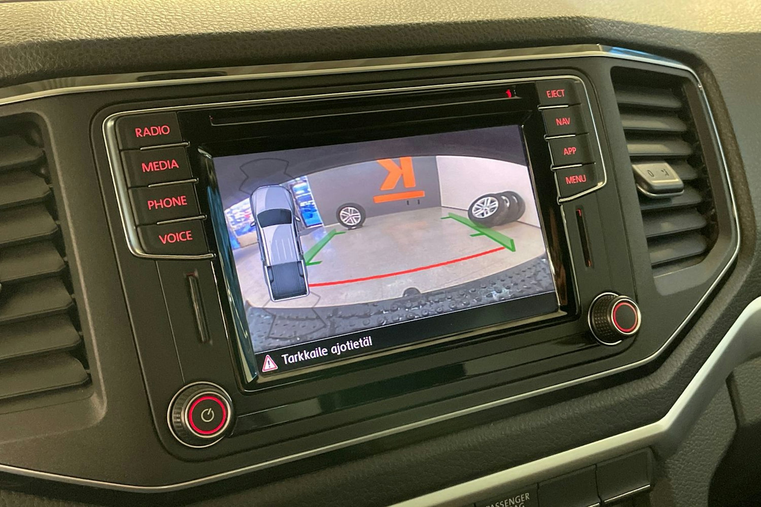 Harmaa Volkswagen Amarok 2020 kuva 19.