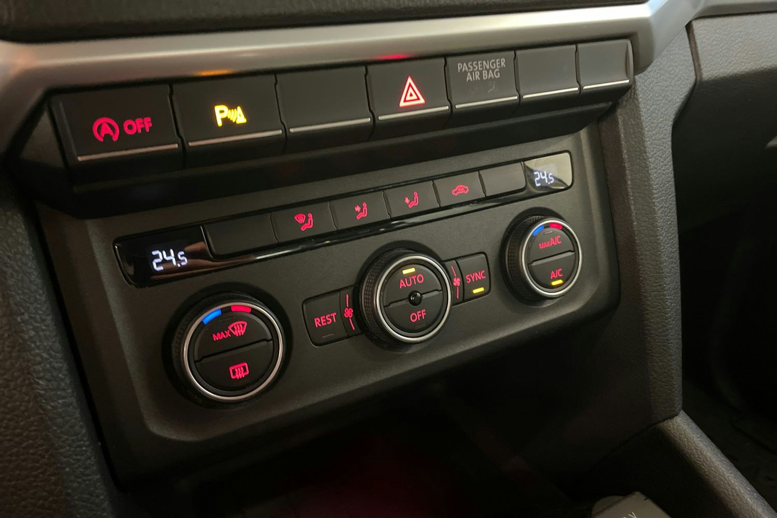 Harmaa Volkswagen Amarok 2020 kuva 20.