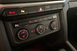 Harmaa Volkswagen Amarok 2020 kuva 20.