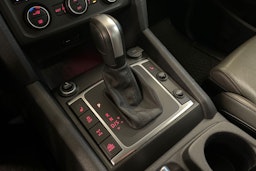 Harmaa Volkswagen Amarok 2020 kuva 21.