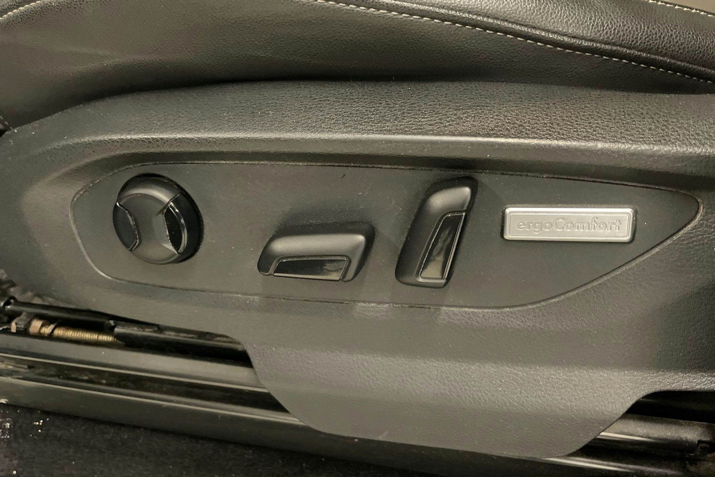 Harmaa Volkswagen Amarok 2020 kuva 23.