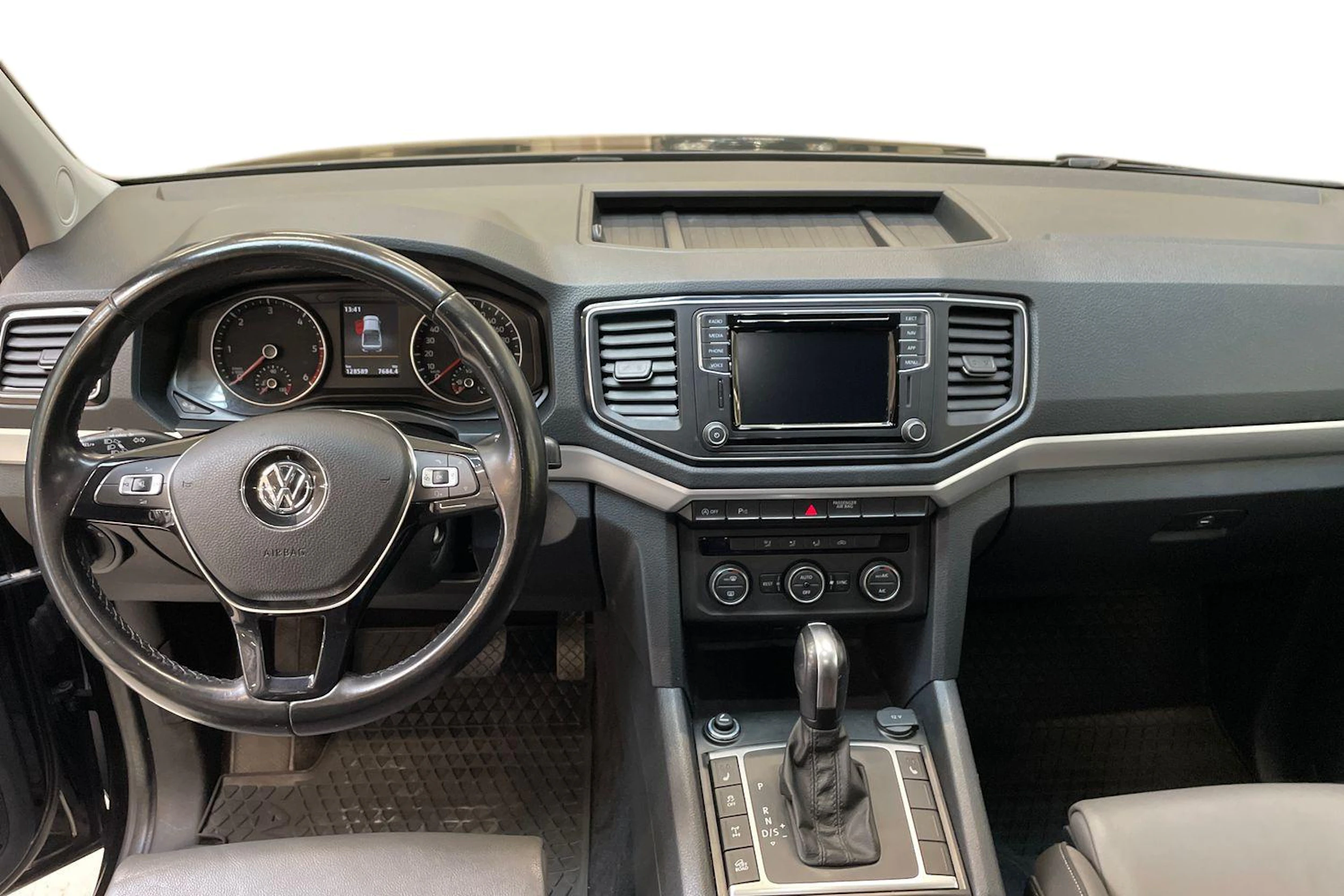 musta Volkswagen Amarok 2020 kuva 9.