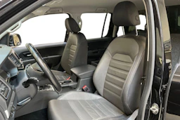 musta Volkswagen Amarok 2020 kuva 11.