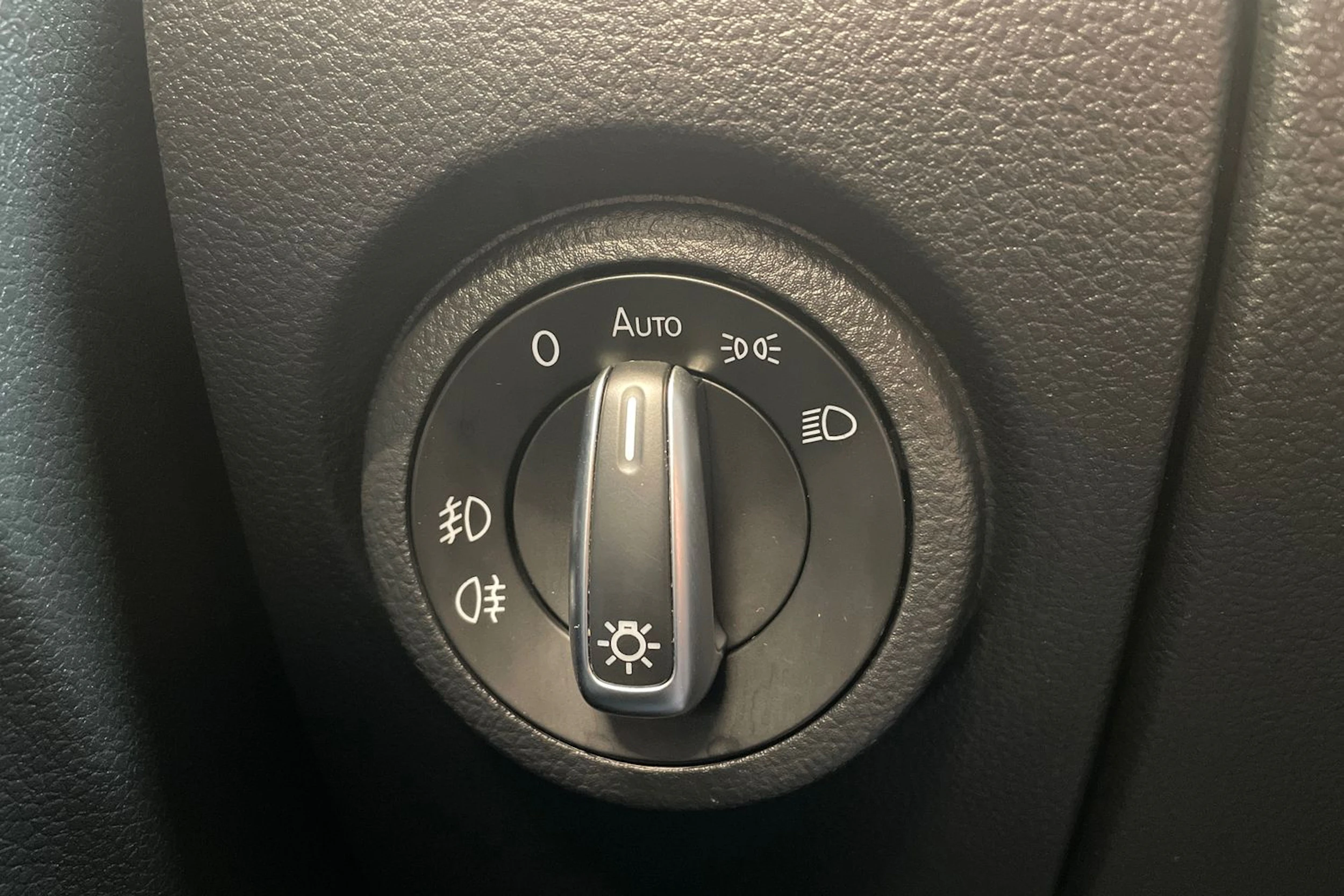 musta Volkswagen Amarok 2020 kuva 17.