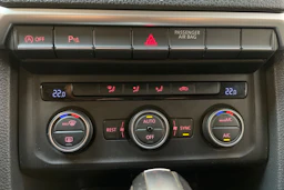 musta Volkswagen Amarok 2020 kuva 18.