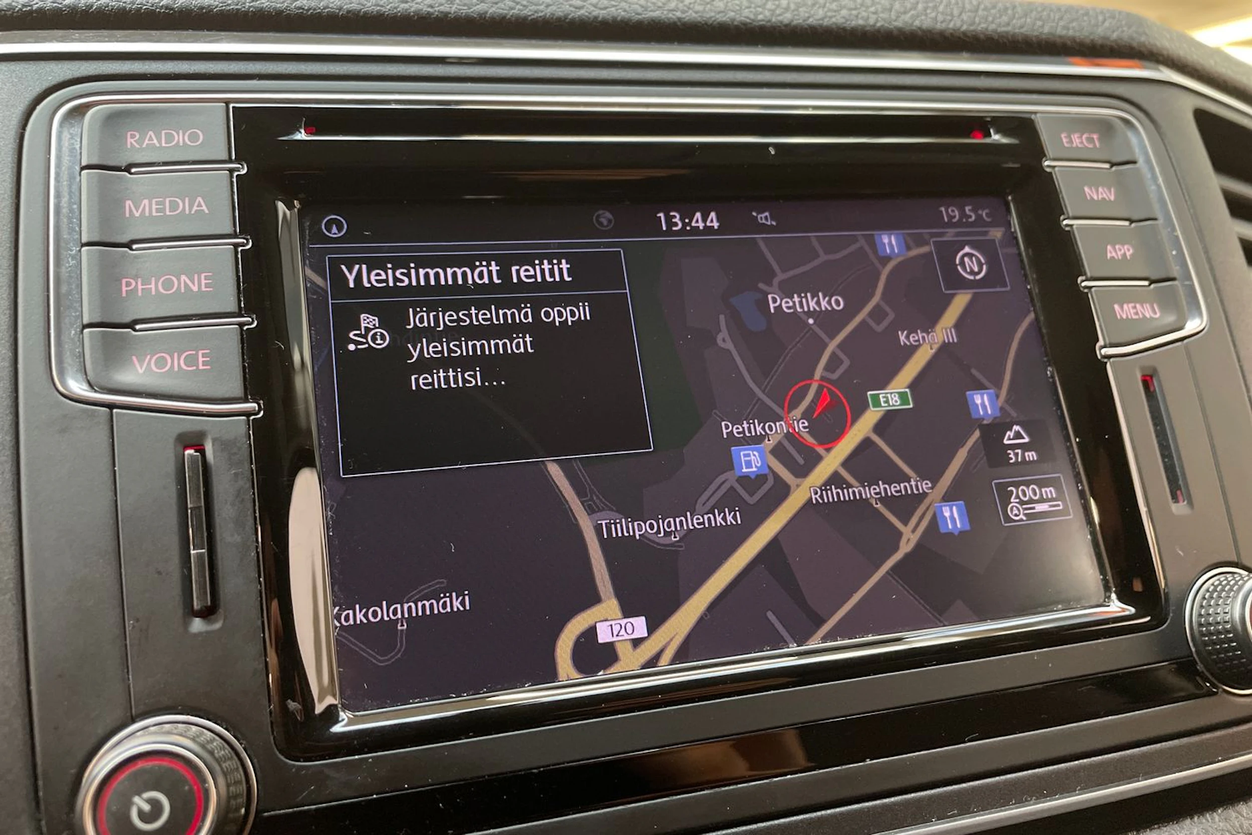 musta Volkswagen Amarok 2020 kuva 19.