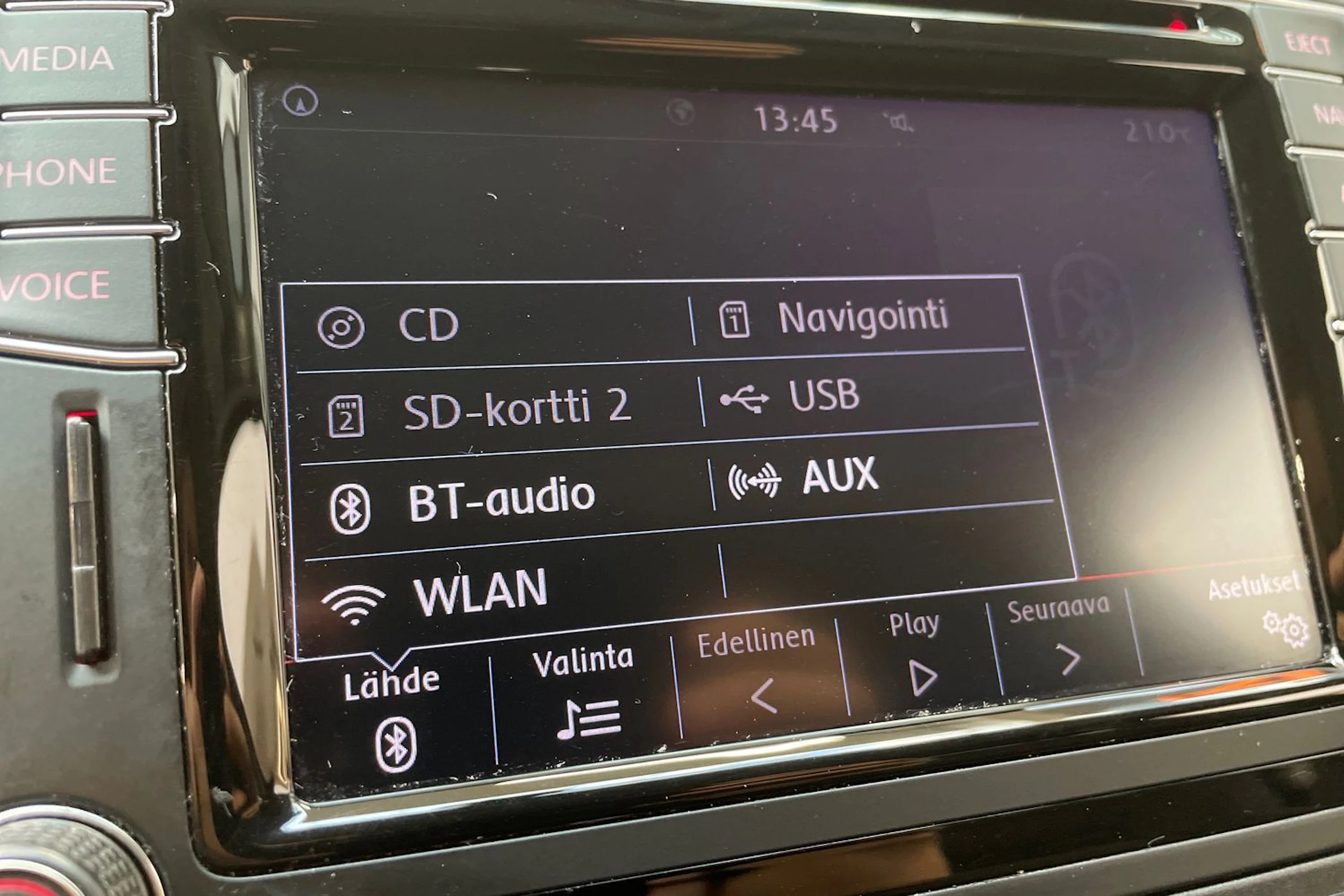 musta Volkswagen Amarok 2020 kuva 20.