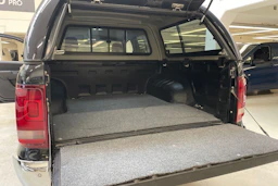 musta Volkswagen Amarok 2020 kuva 23.