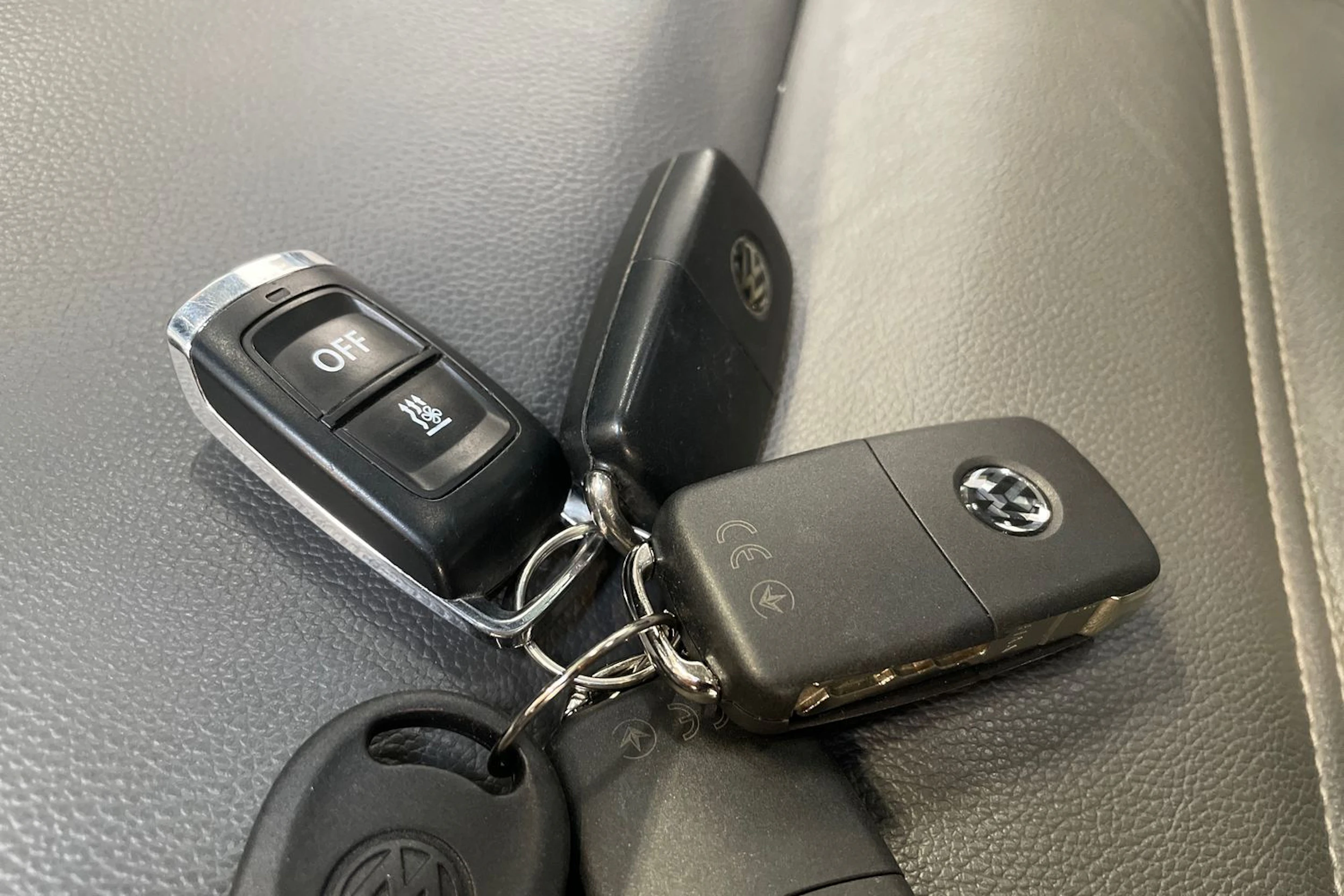 musta Volkswagen Amarok 2020 kuva 28.