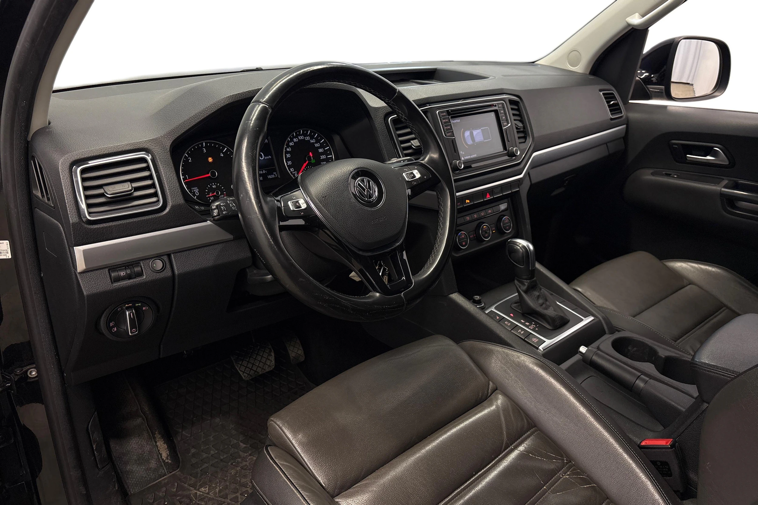 musta Volkswagen Amarok 2020 kuva 6.